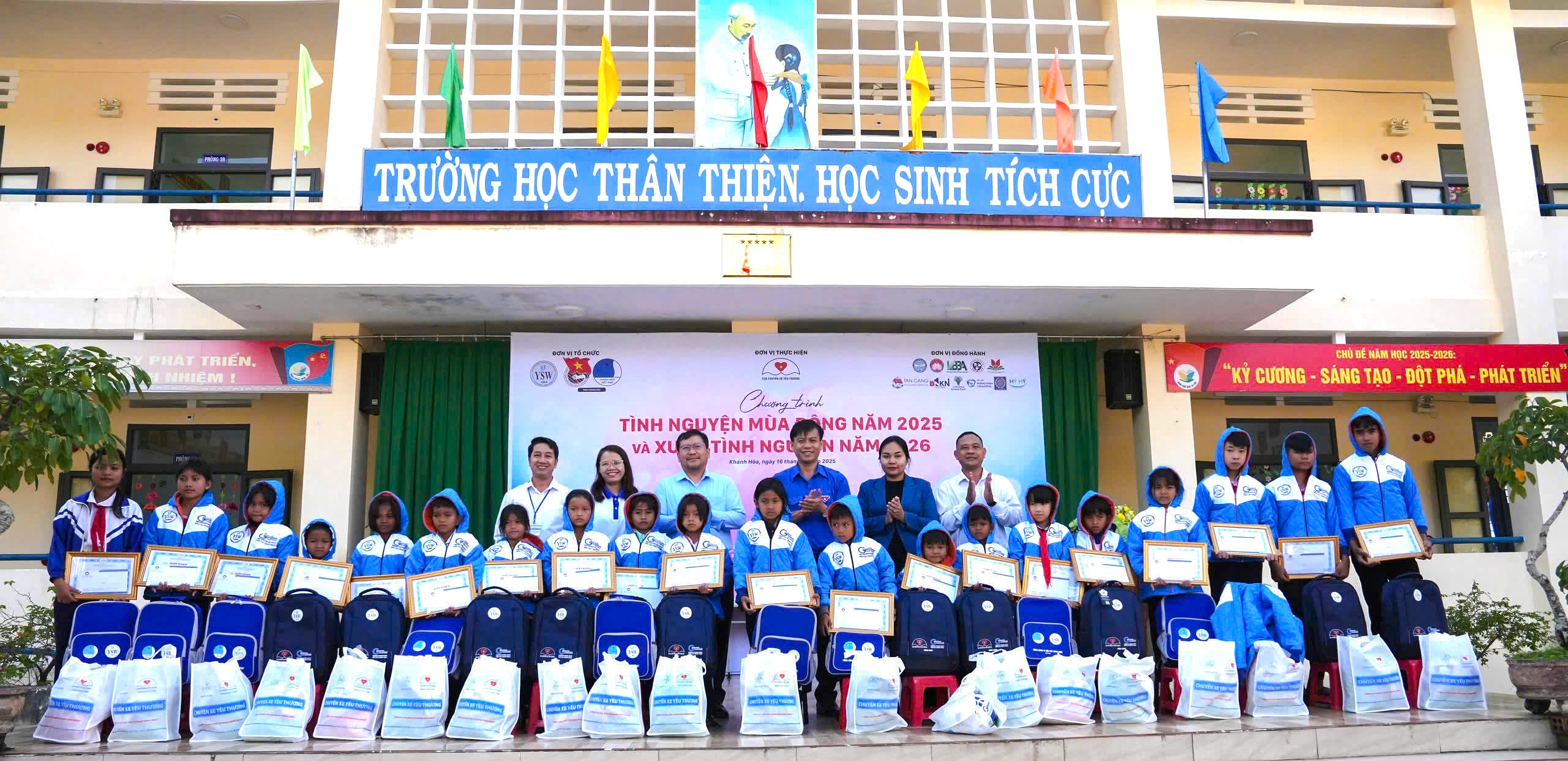 hoi xuat ban trao qua anh 13