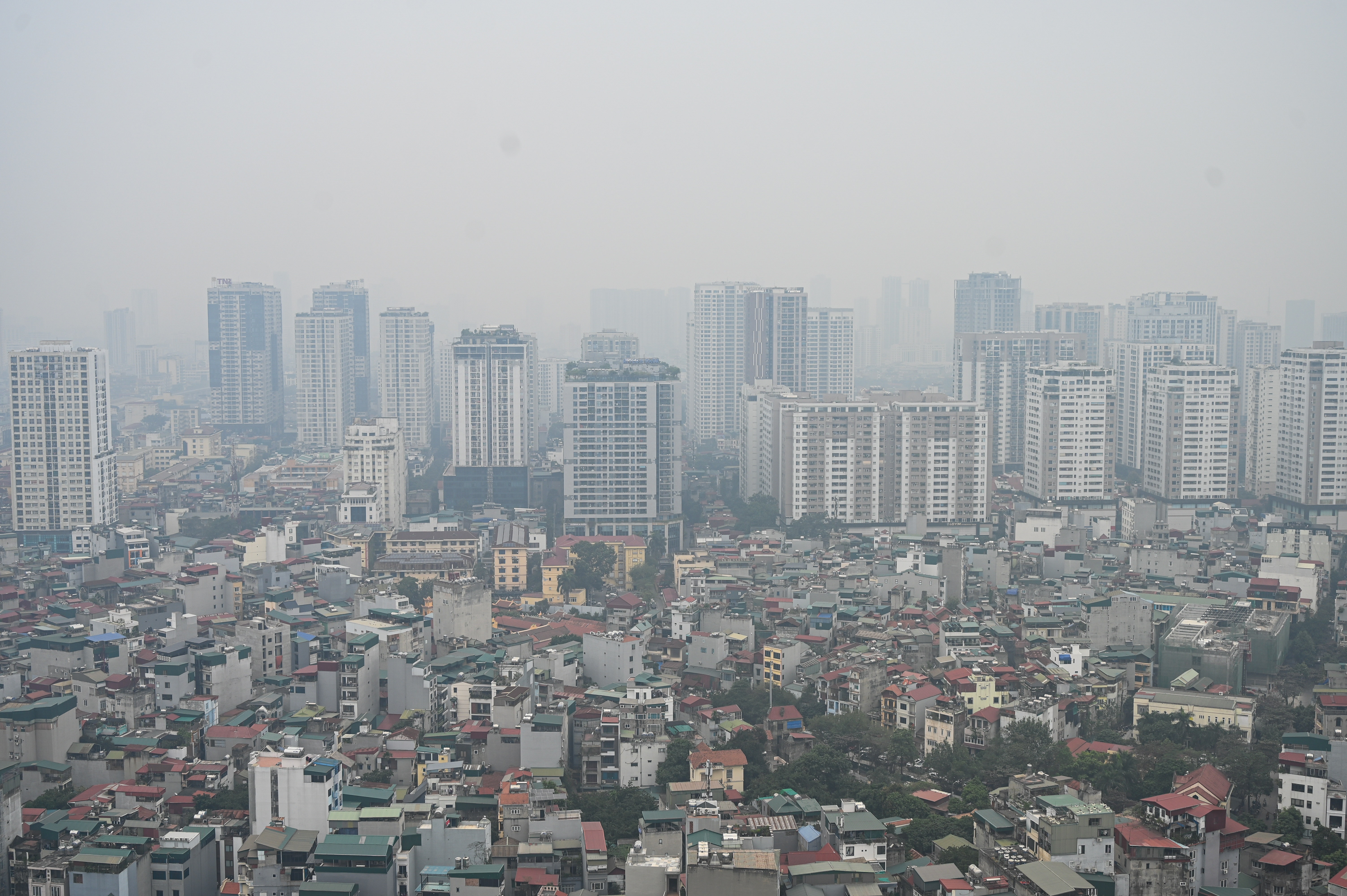 Suong mu o nhiem bao phu Ha Noi tu sang toi chieu hinh anh