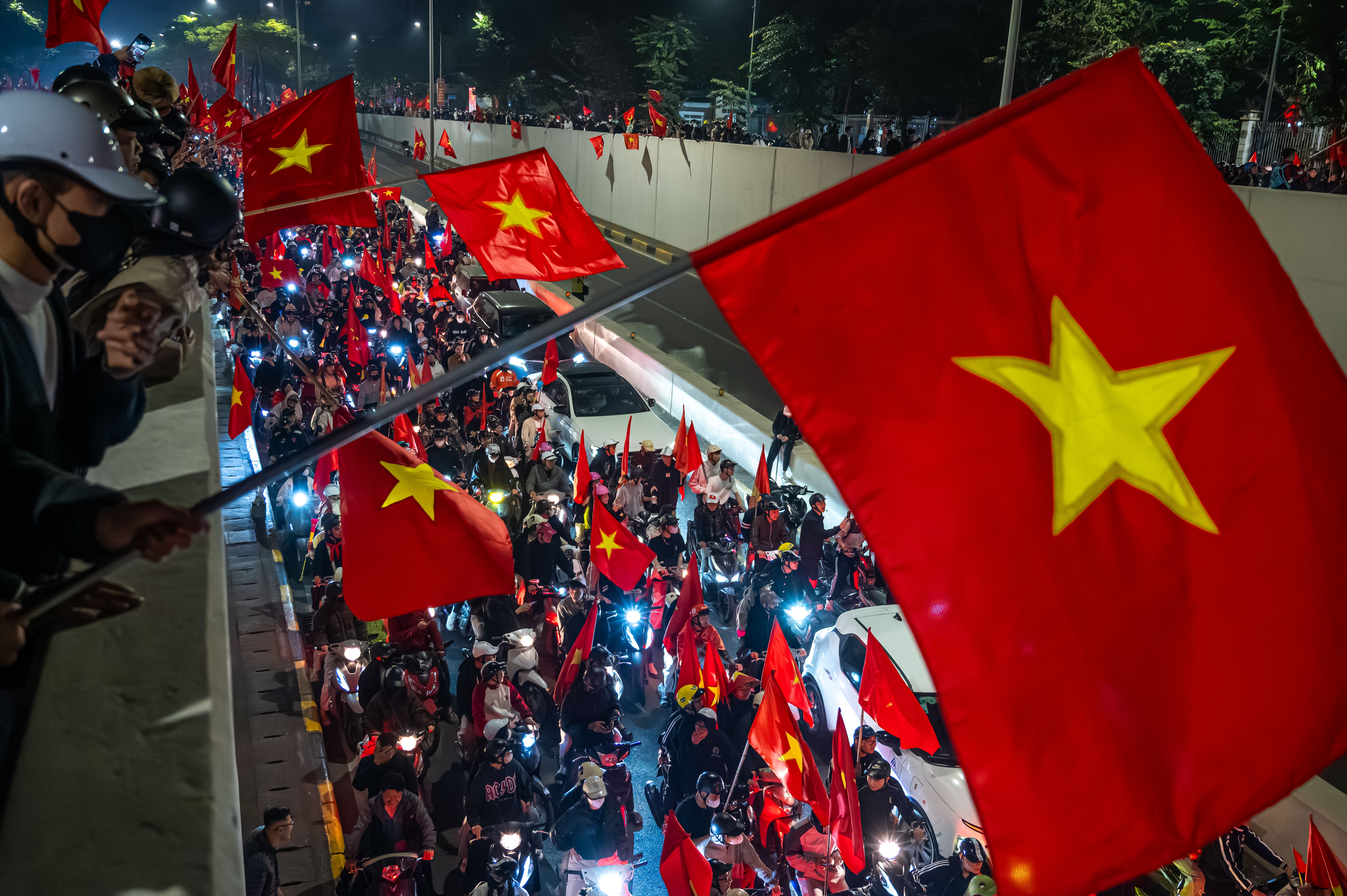 Ha Noi dem khong ngu sau chien thang cua U23 Viet Nam hinh anh