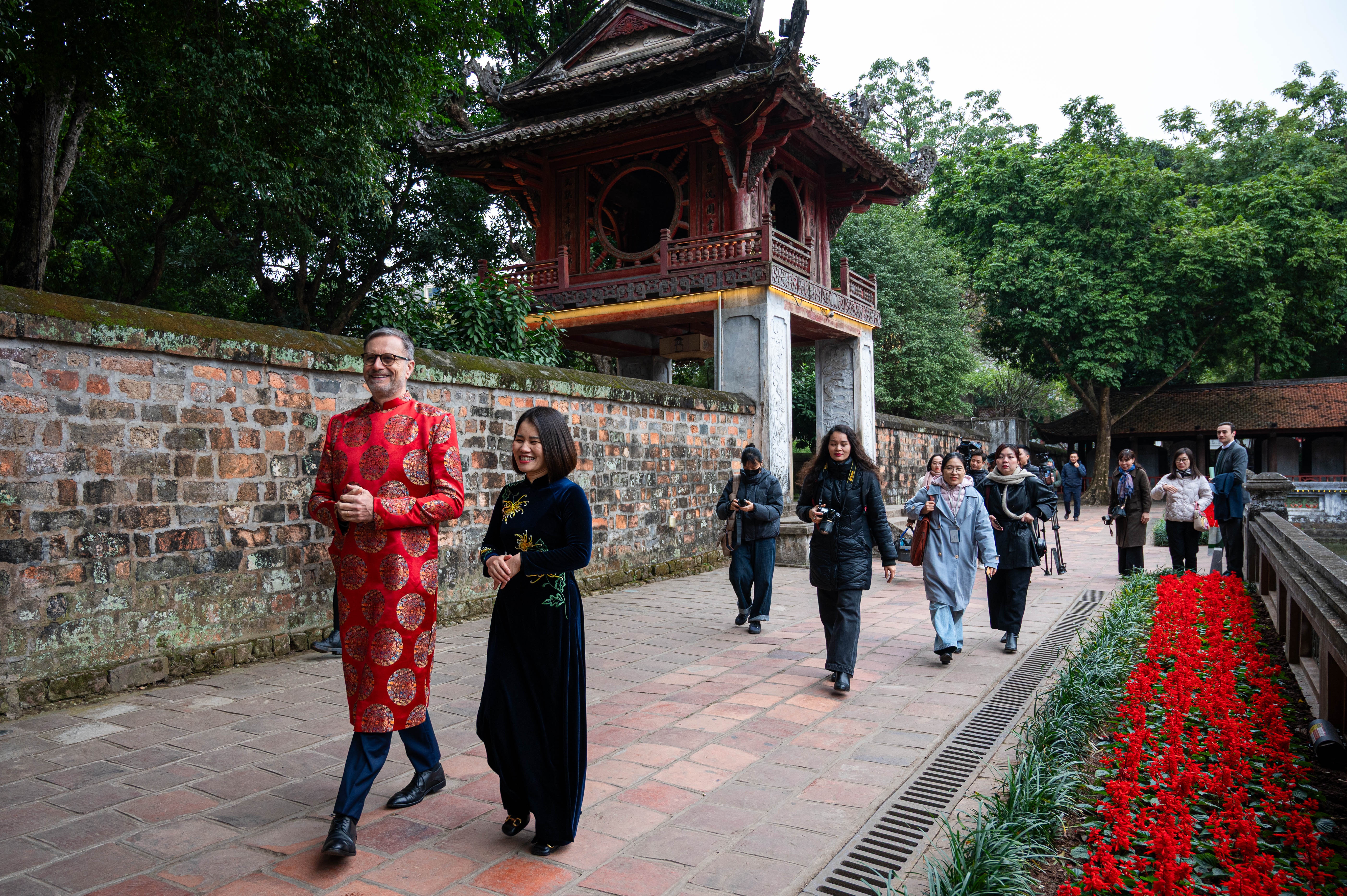 dai su quan nuoc phap anh 1