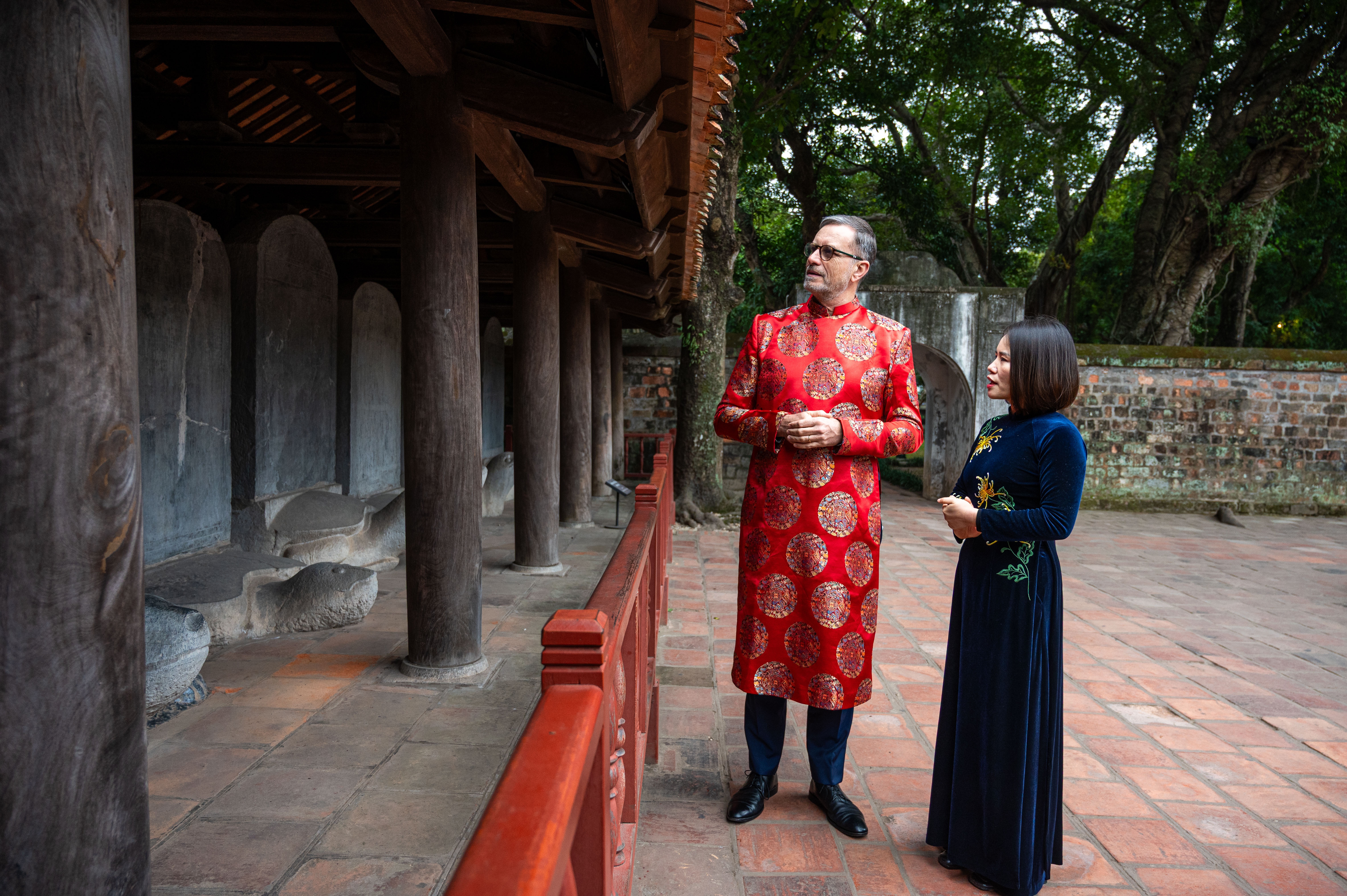 dai su quan nuoc phap anh 2