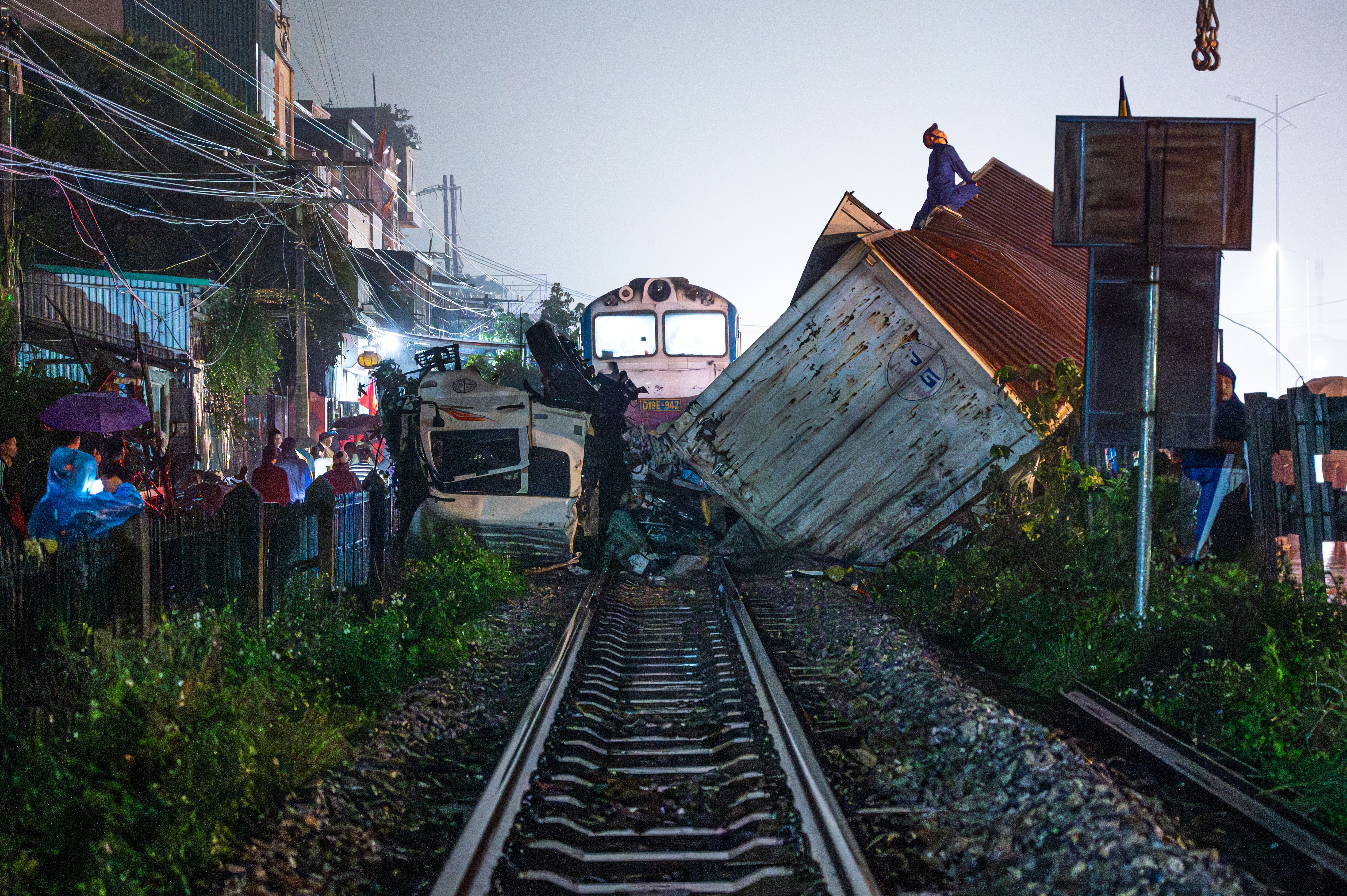 tai nan tren duong sat anh 2