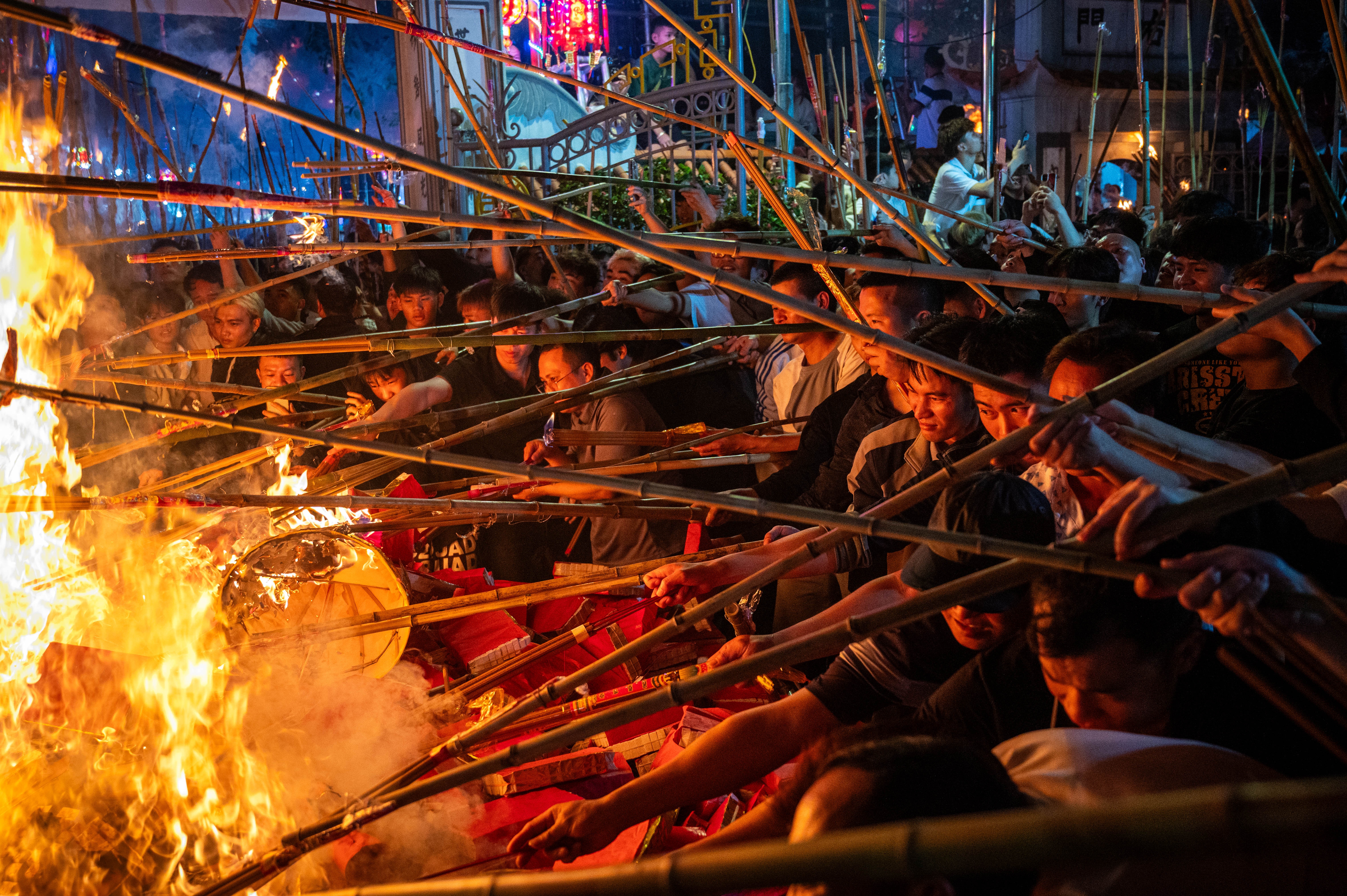 Chen nhau dung sao lay lua dau nam hinh anh