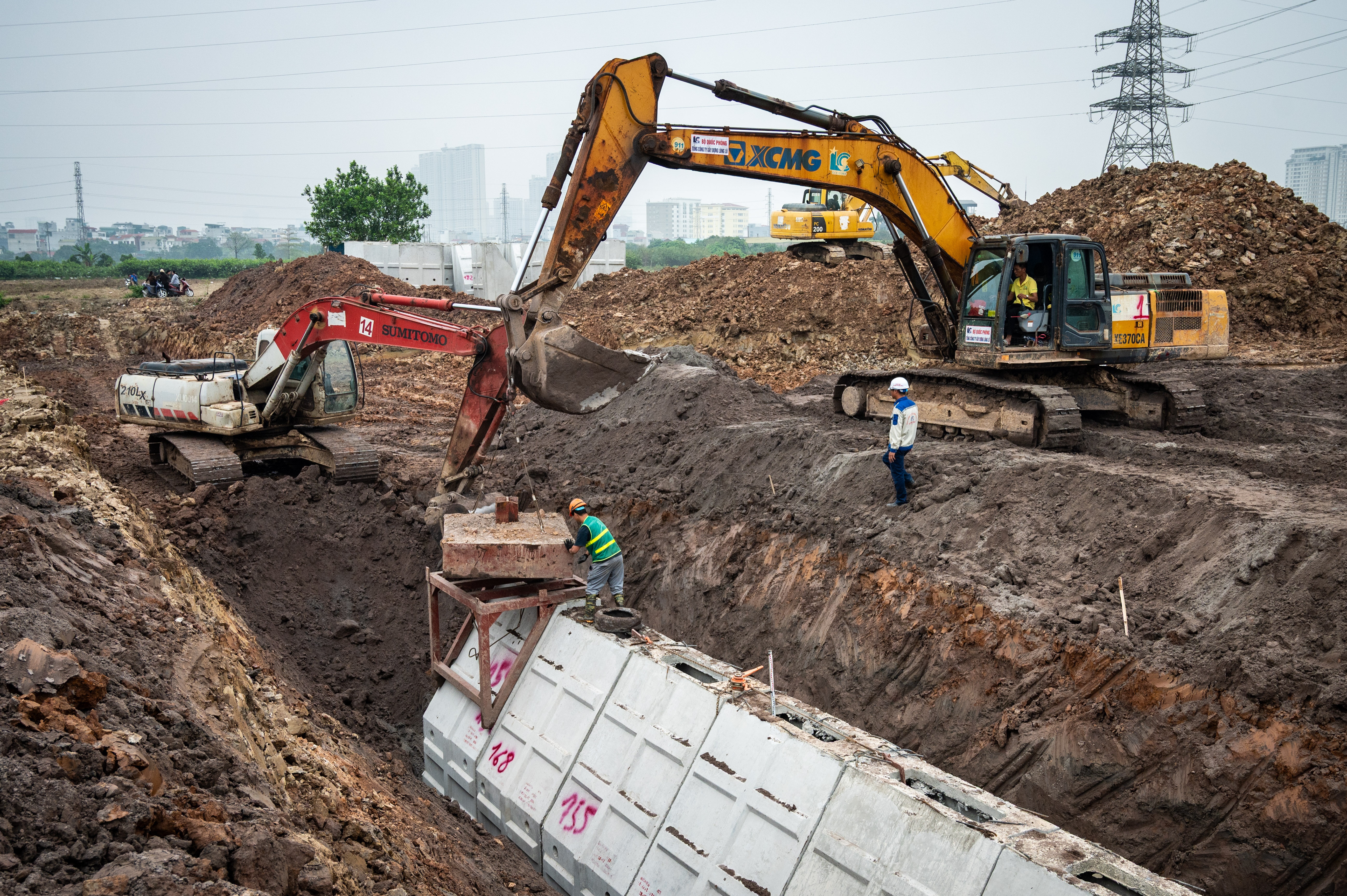 Dai cong trinh chong ngap 5.600 ty dong tat bat thi cong khap Ha Noi hinh anh