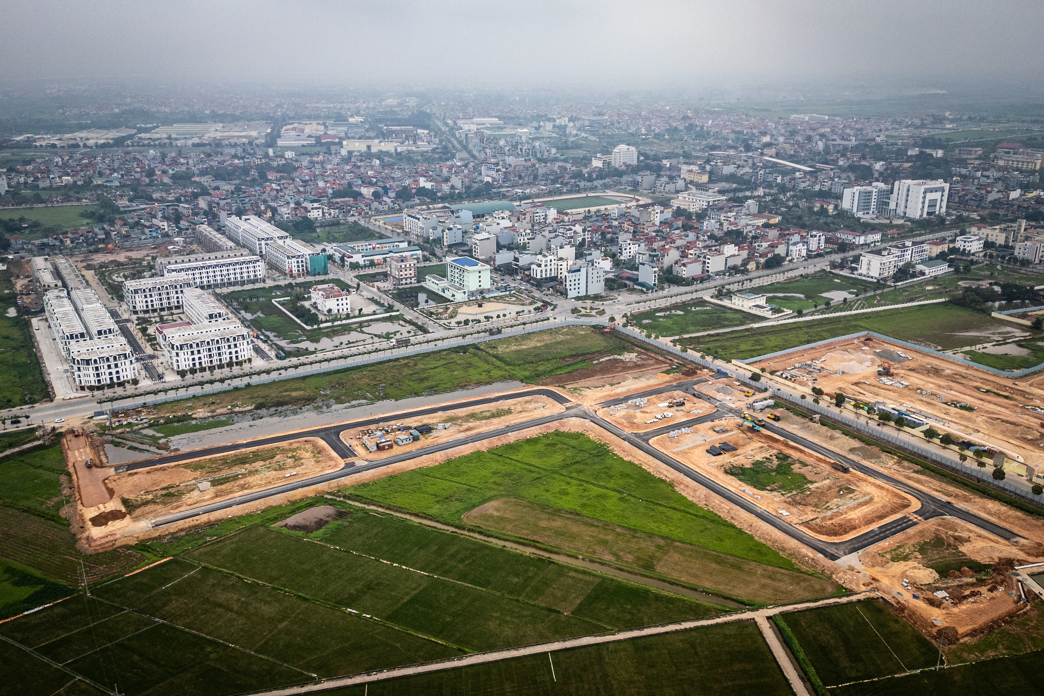 san van dong trong dong anh 13