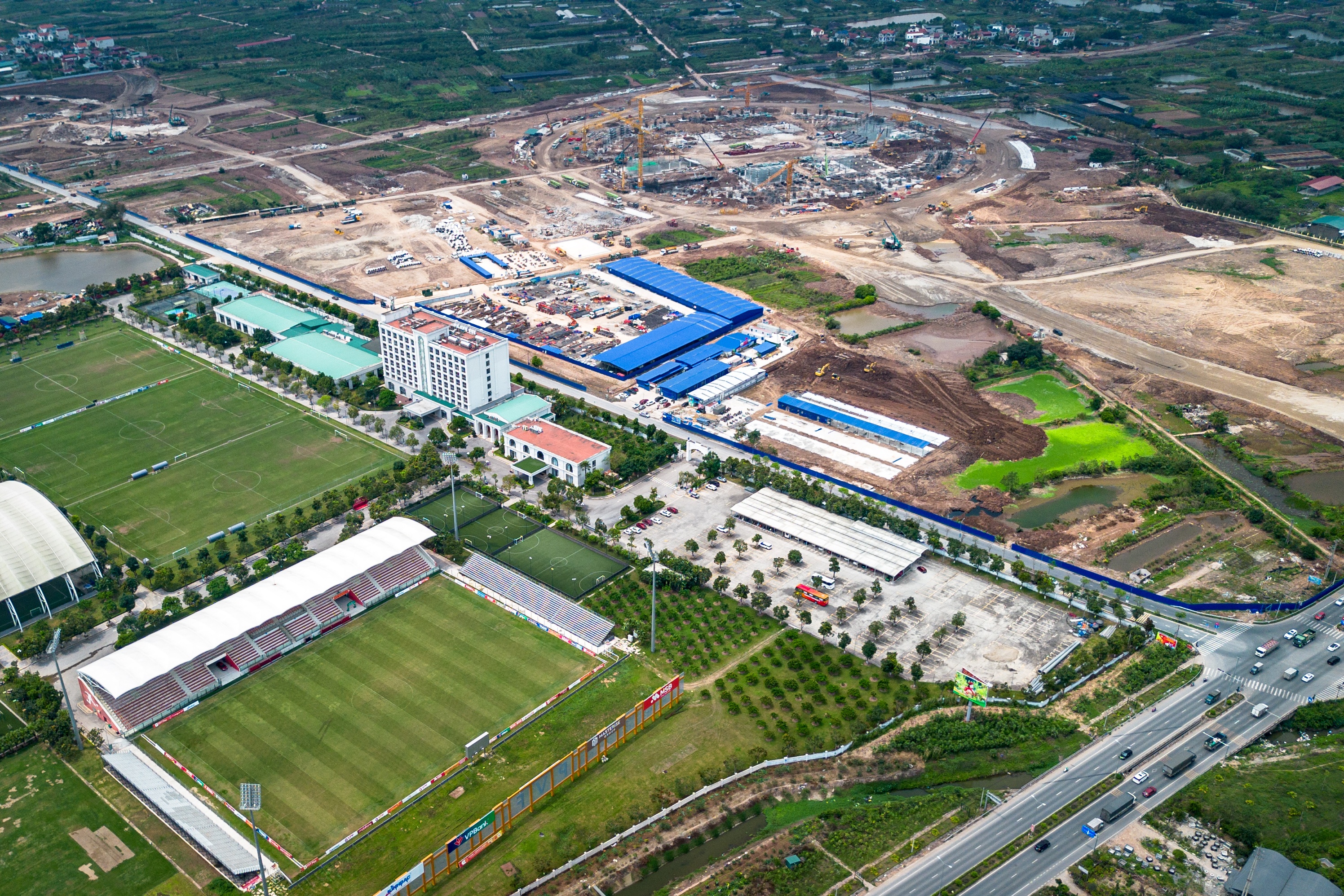 san van dong pvf anh 1