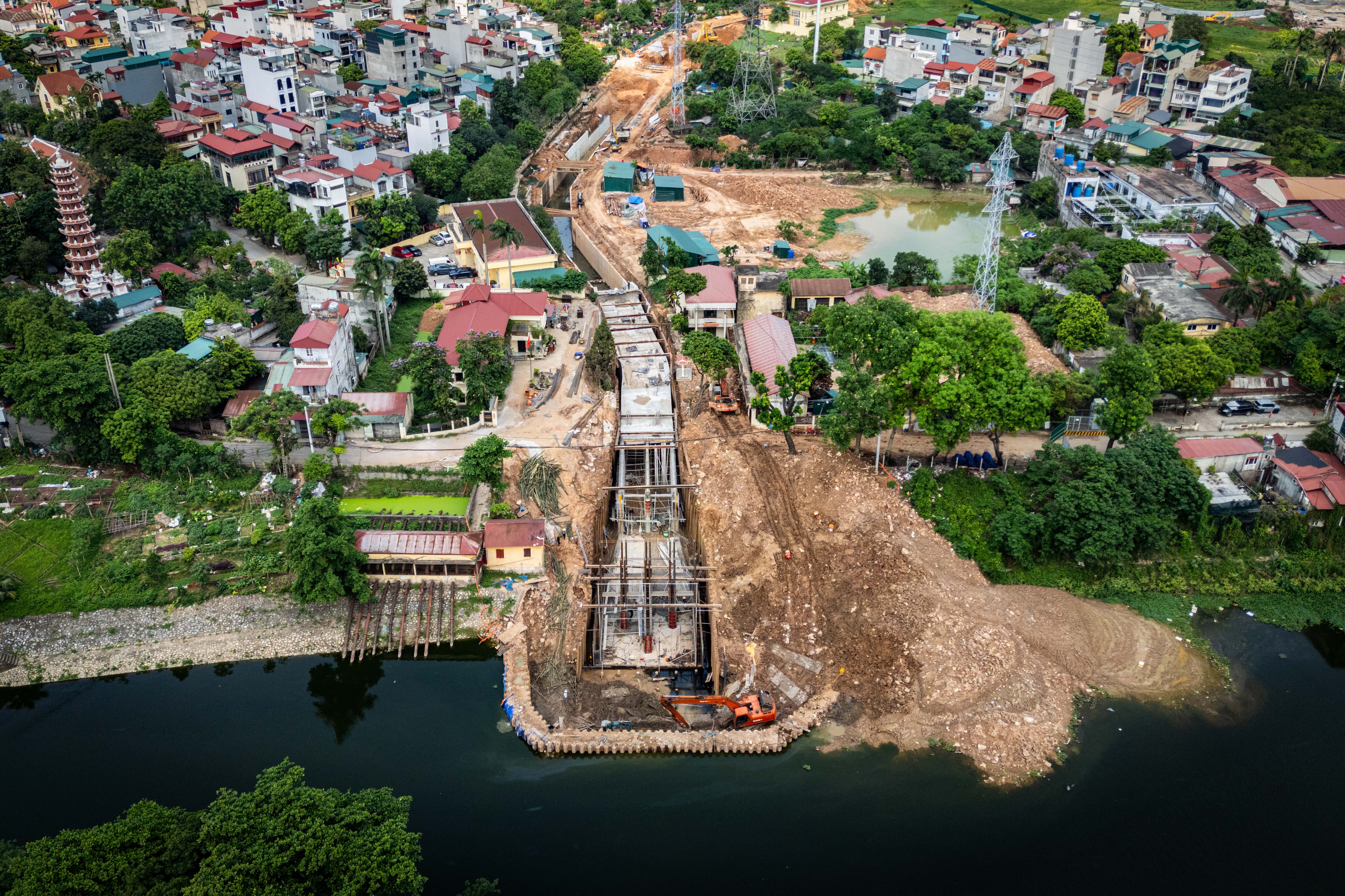 Hinh hai kenh Thuy Phuong dai 7,7 km truoc mua mua hinh anh