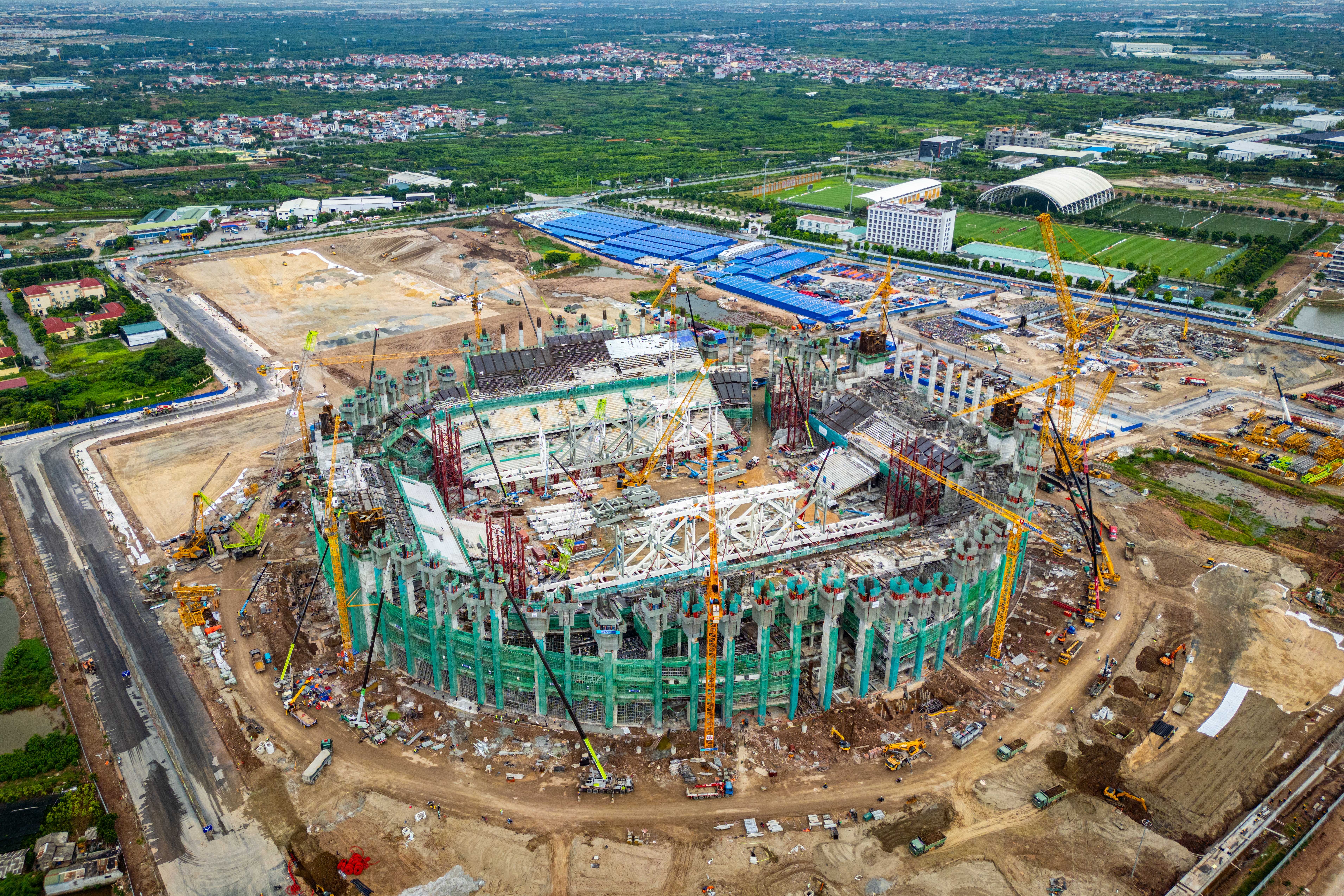 san van dong pvf anh 1
