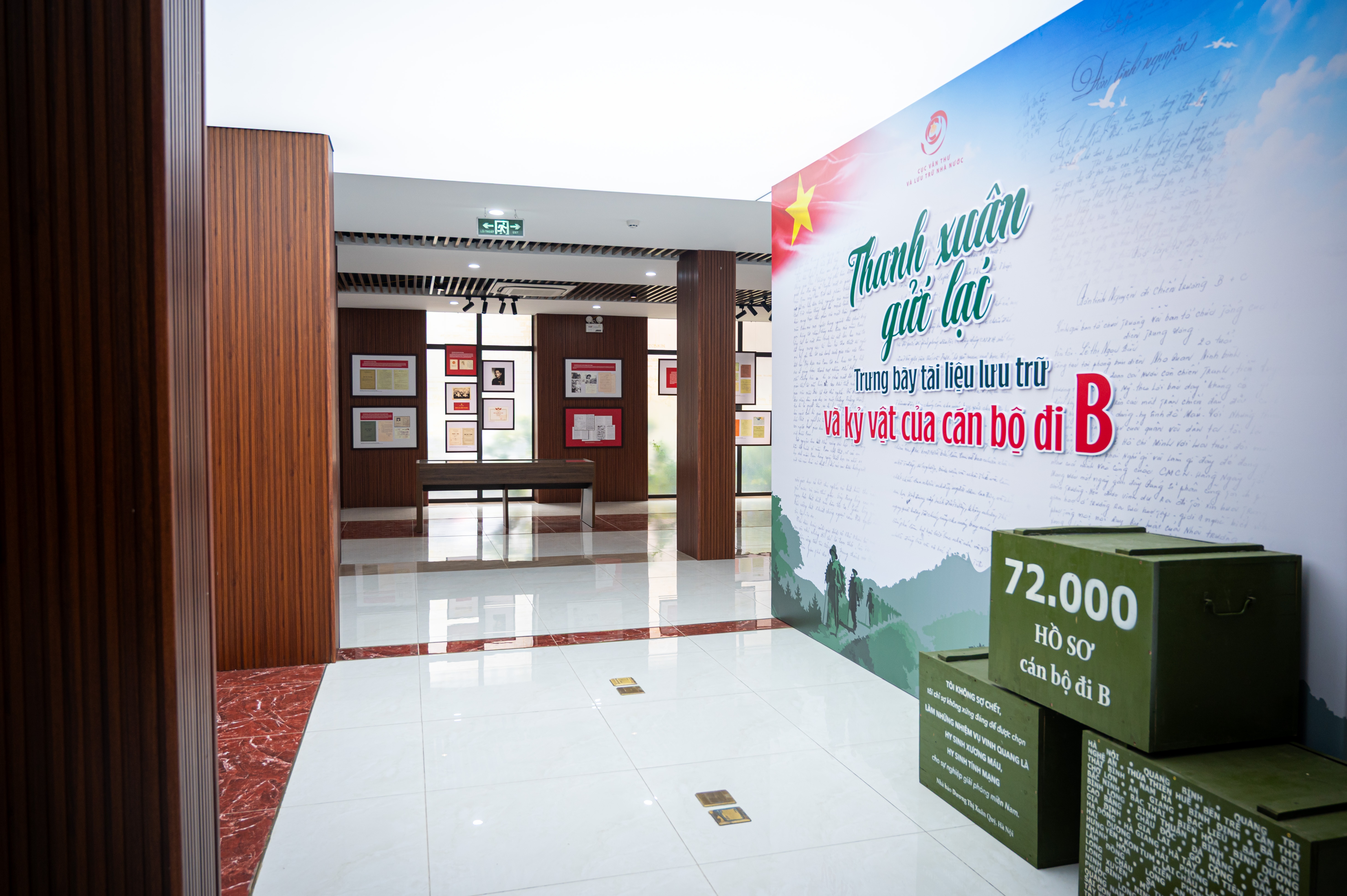 c&aacute;n bộ đi b ảnh 13