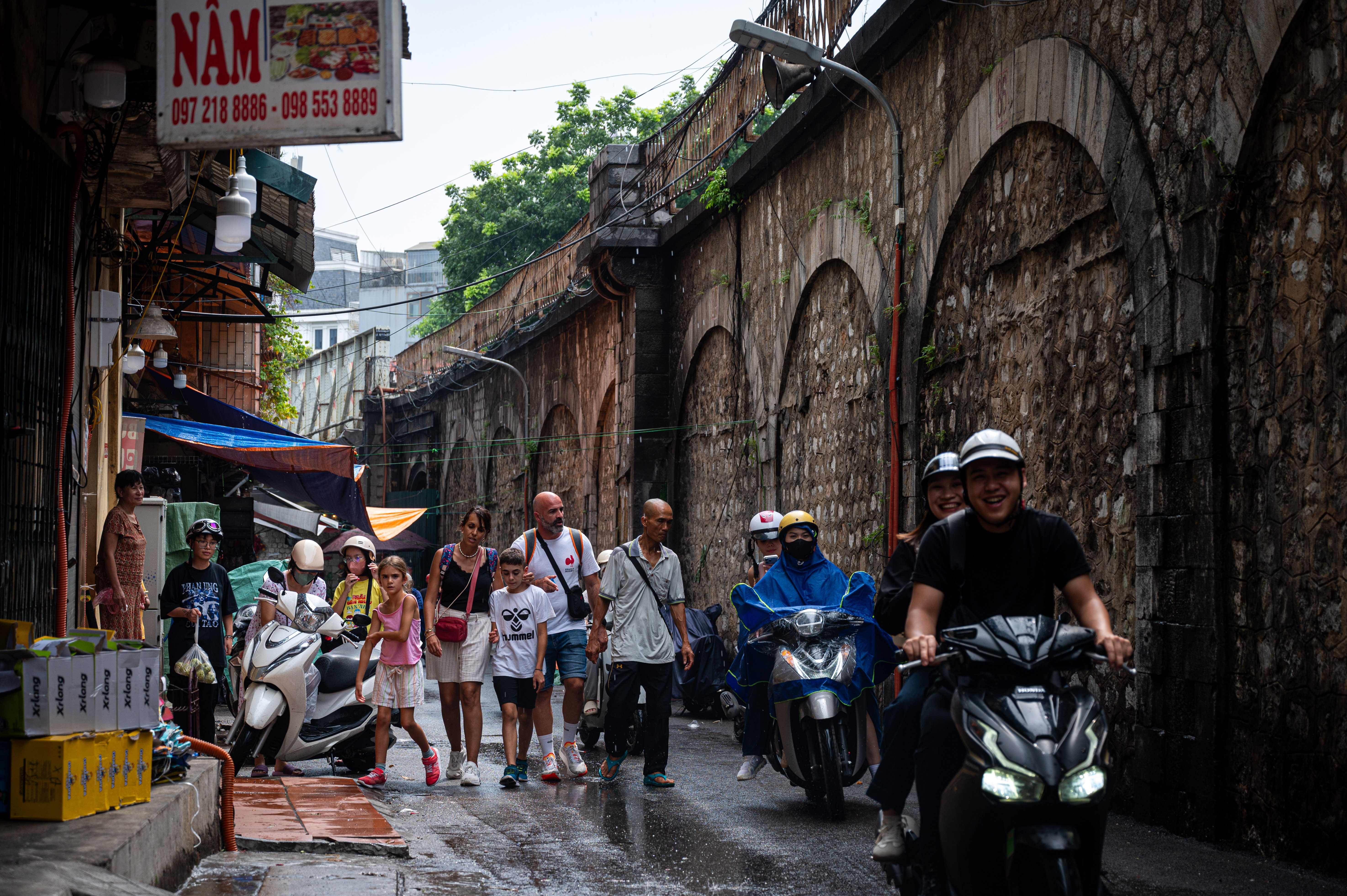 v&ograve;m cầu đ&aacute; h&agrave; nội ảnh 5