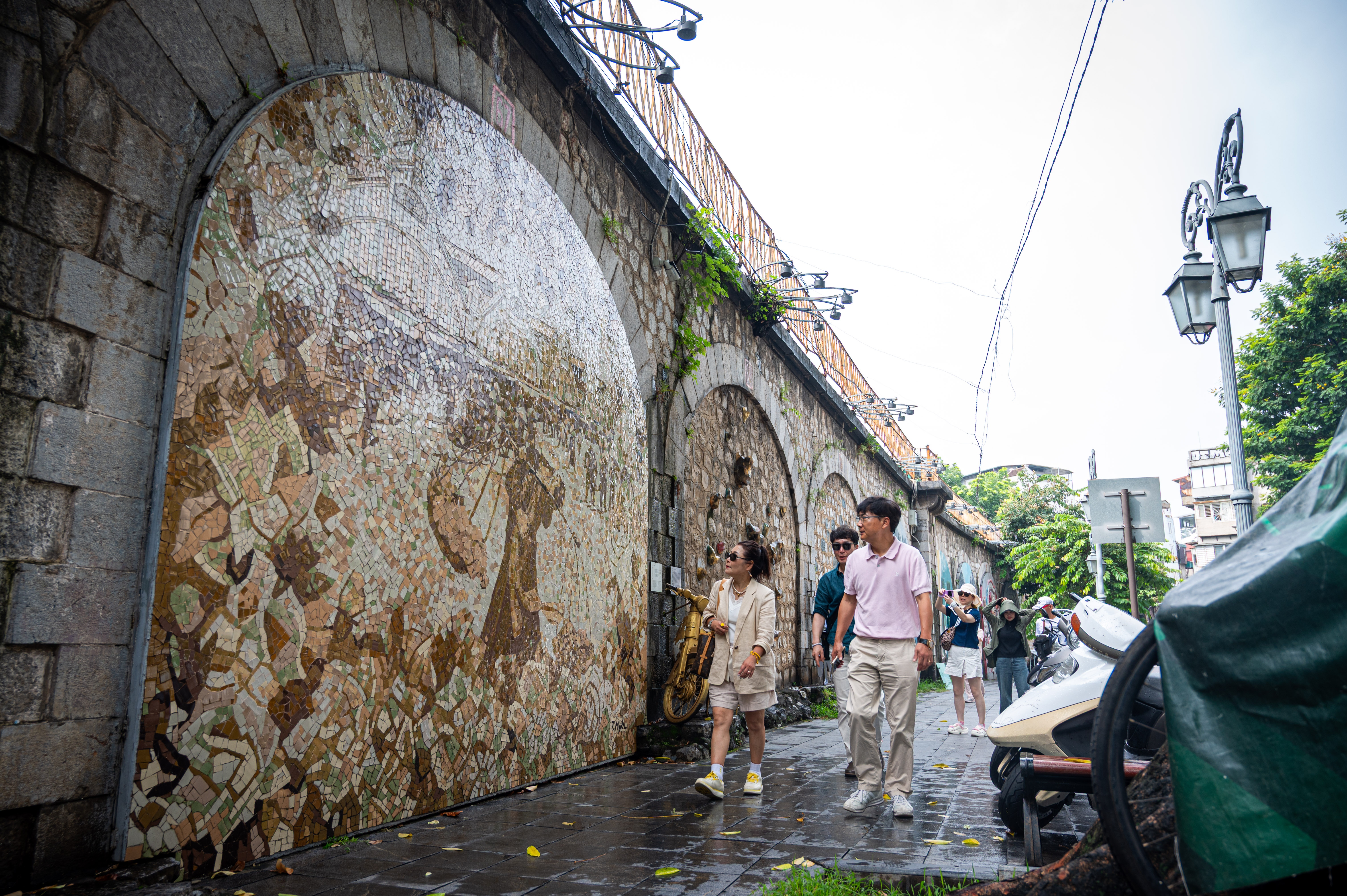v&ograve;m cầu đ&aacute; h&agrave; nội ảnh 1
