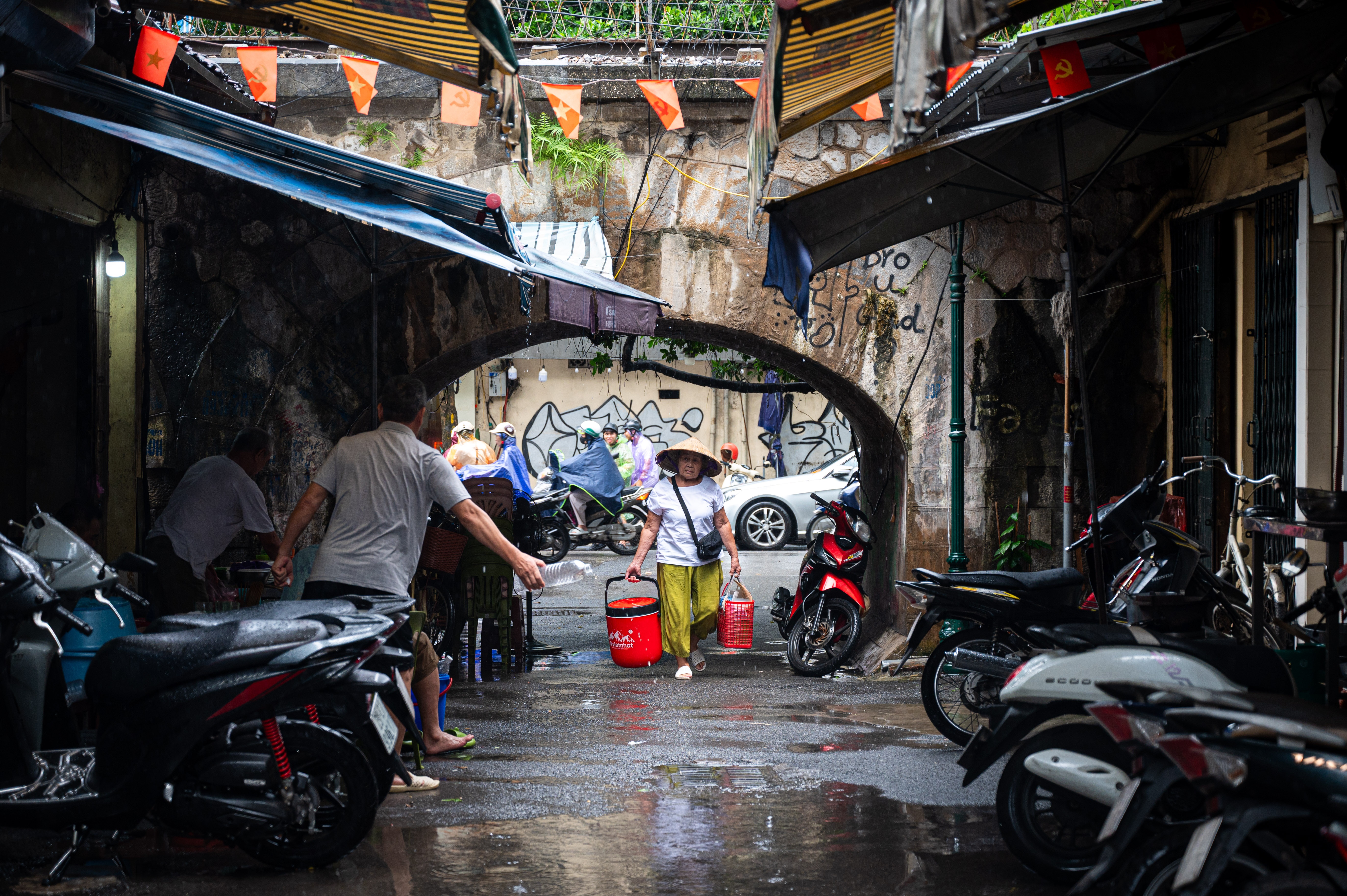 v&ograve;m cầu đ&aacute; h&agrave; nội ảnh 10