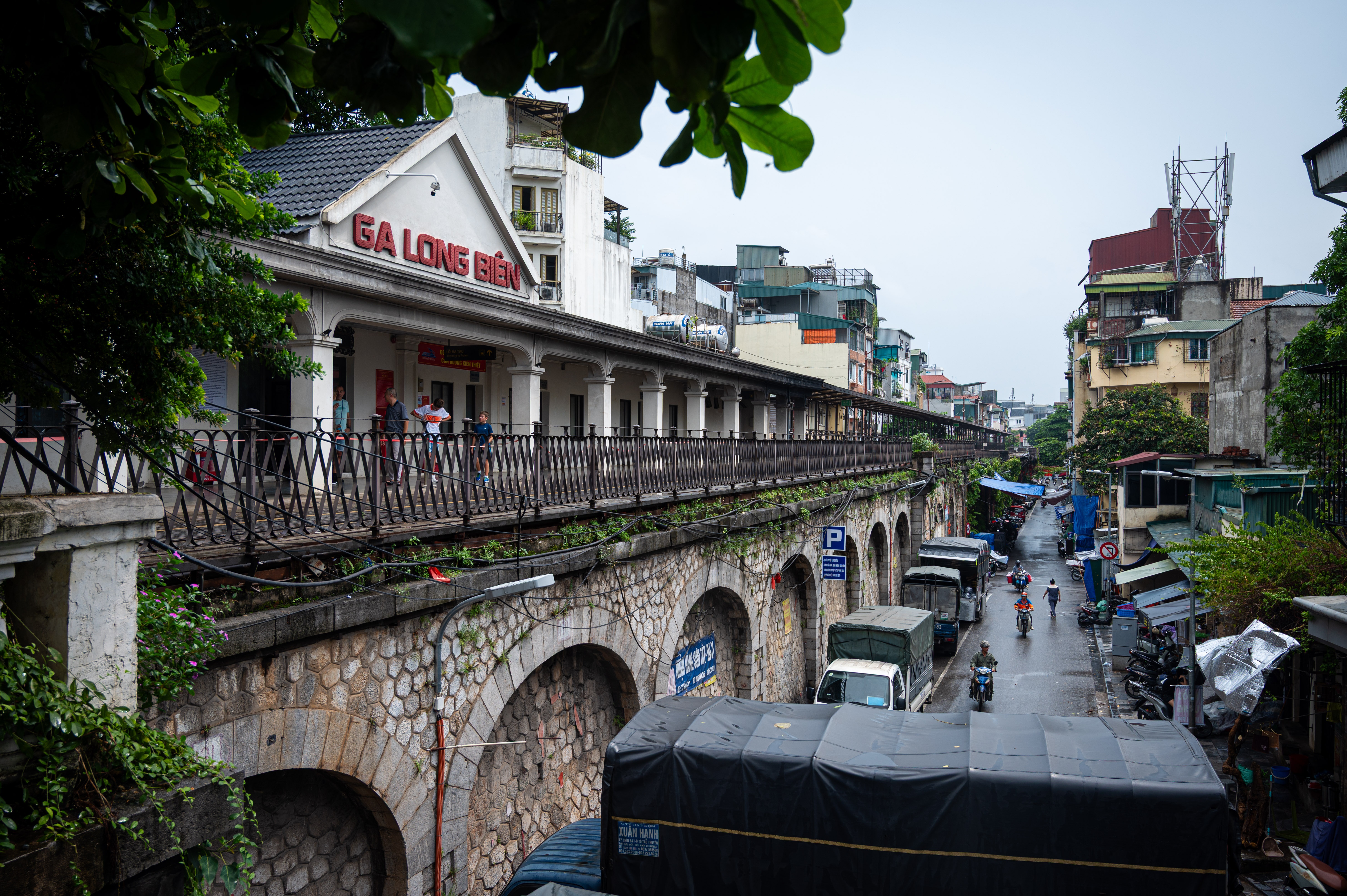 v&ograve;m cầu đ&aacute; h&agrave; nội ảnh 3