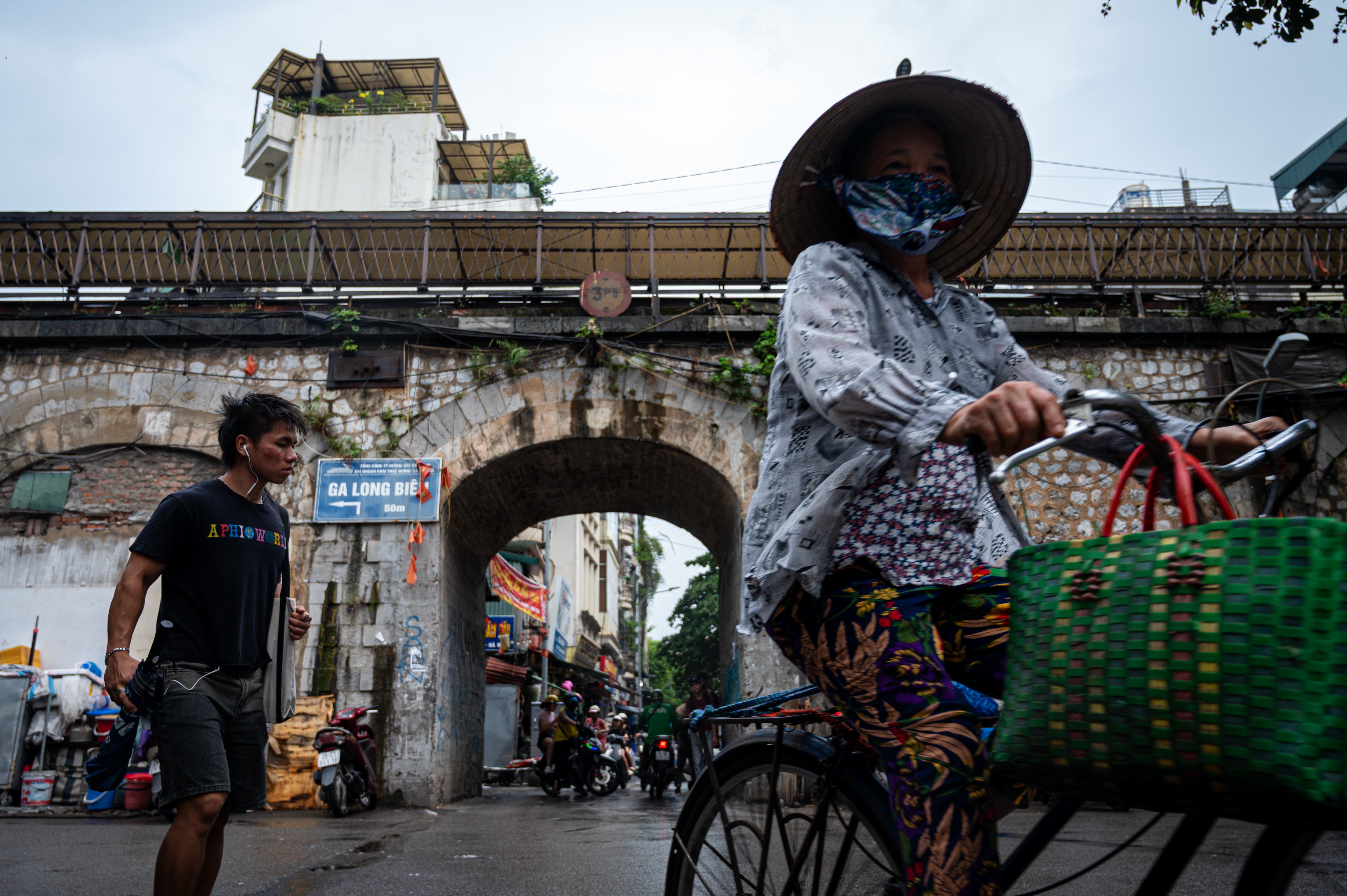 v&ograve;m cầu đ&aacute; h&agrave; nội ảnh 9