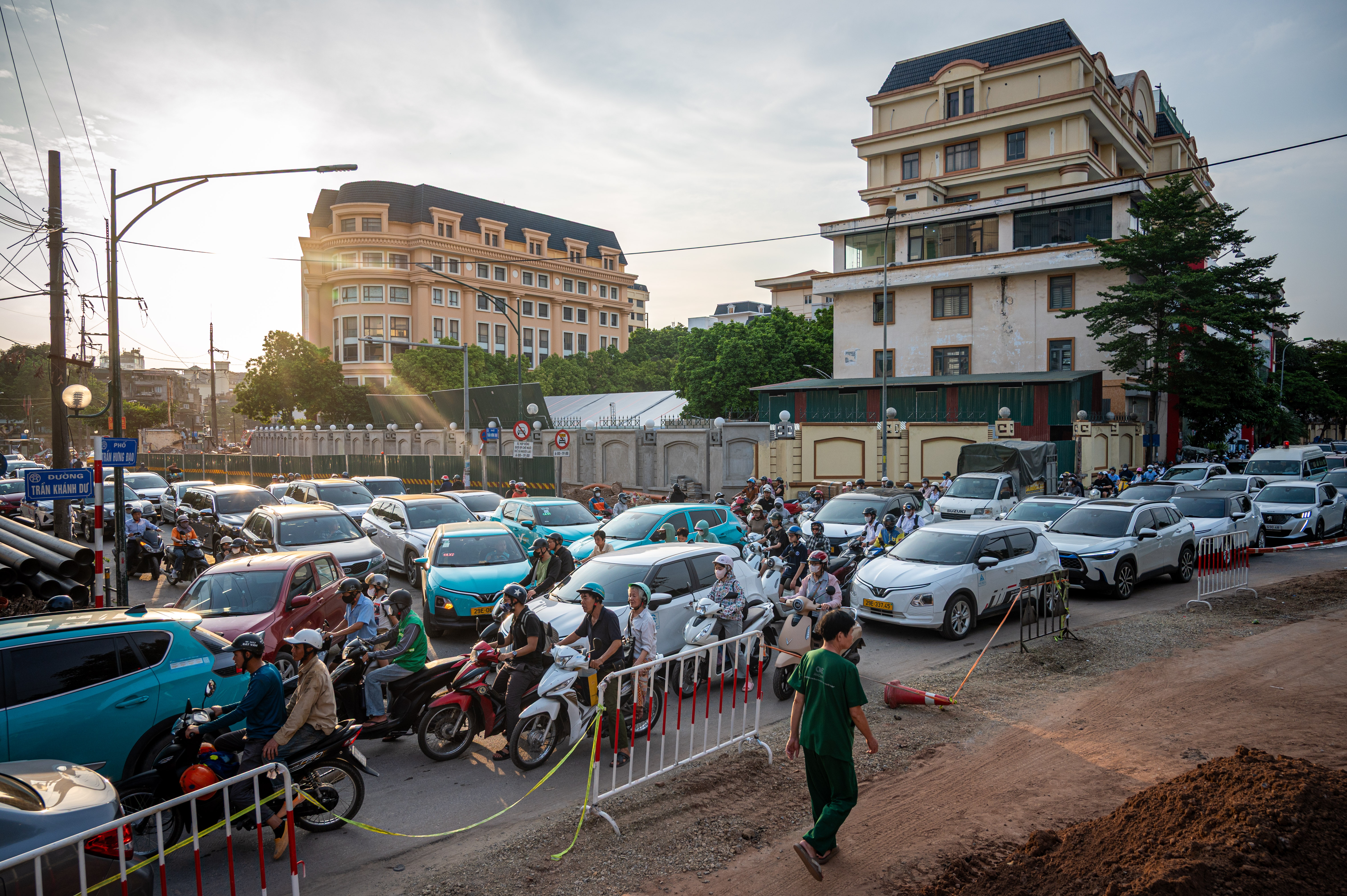 X&acirc;y cầu Trần Hưng Đạo ảnh 5
