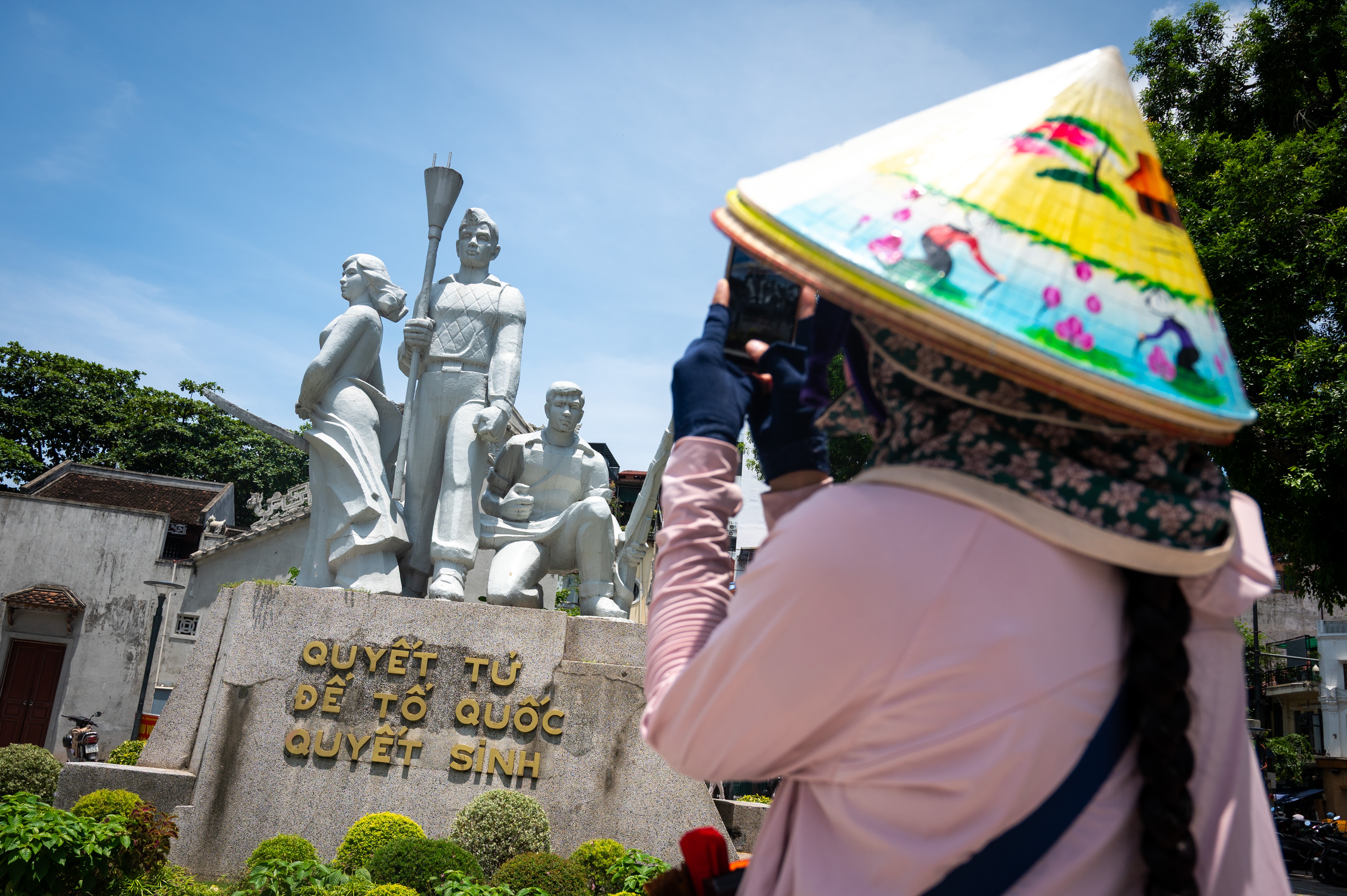 Tượng đ&agrave;i cảm tử ảnh 12