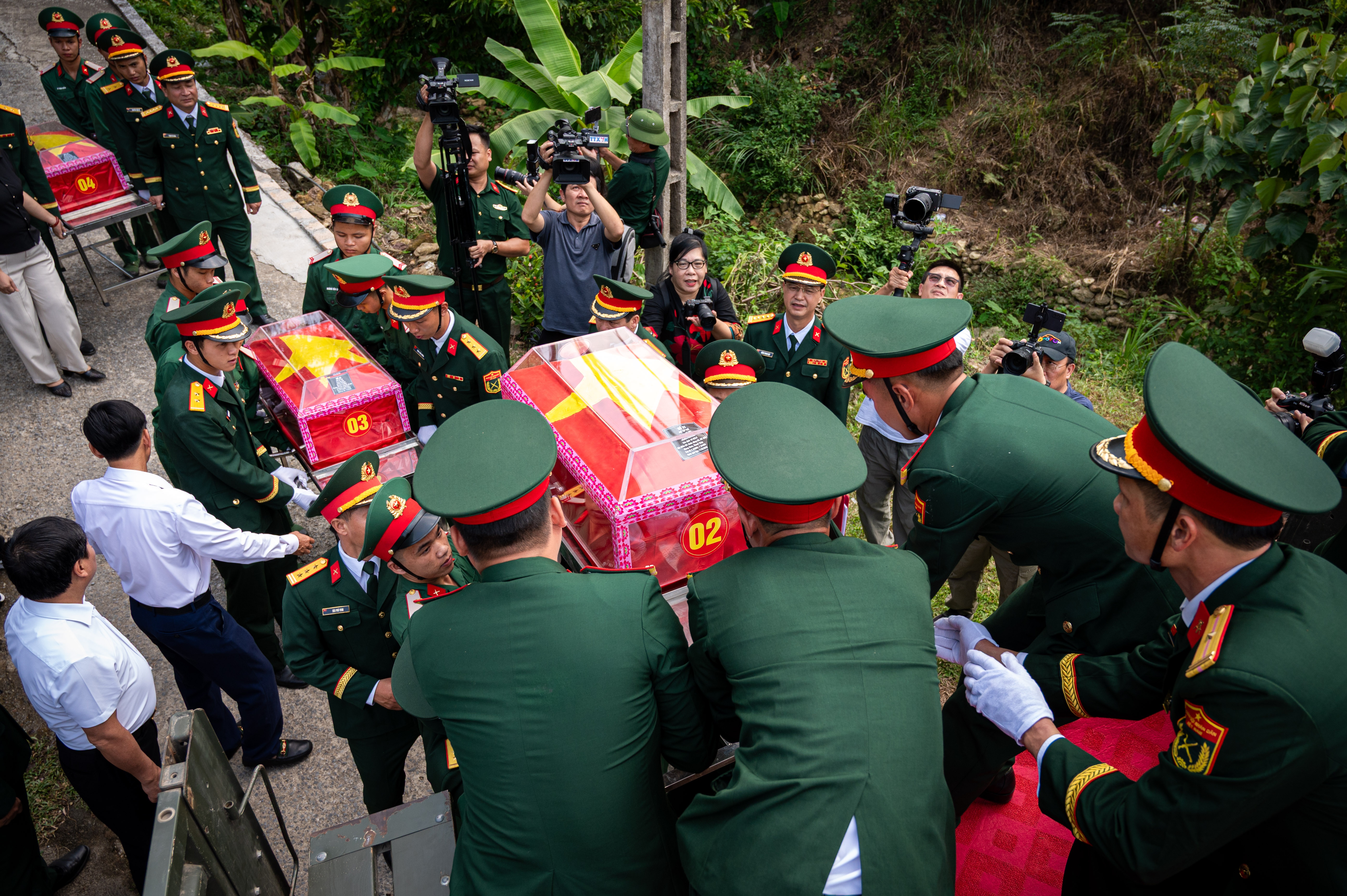 h&agrave;i cốt liệt sĩ ảnh 11