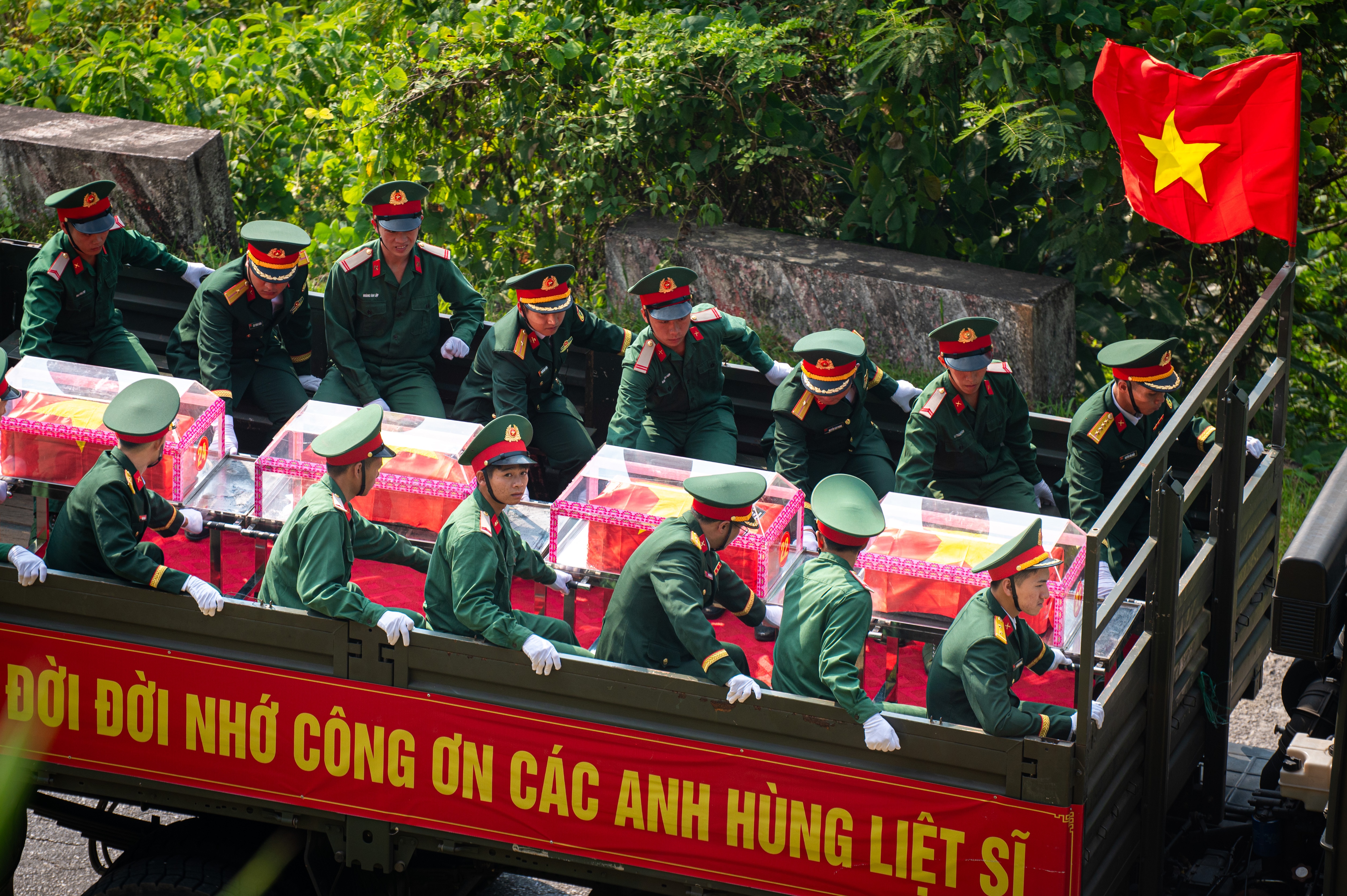 h&agrave;i cốt liệt sĩ ảnh 13