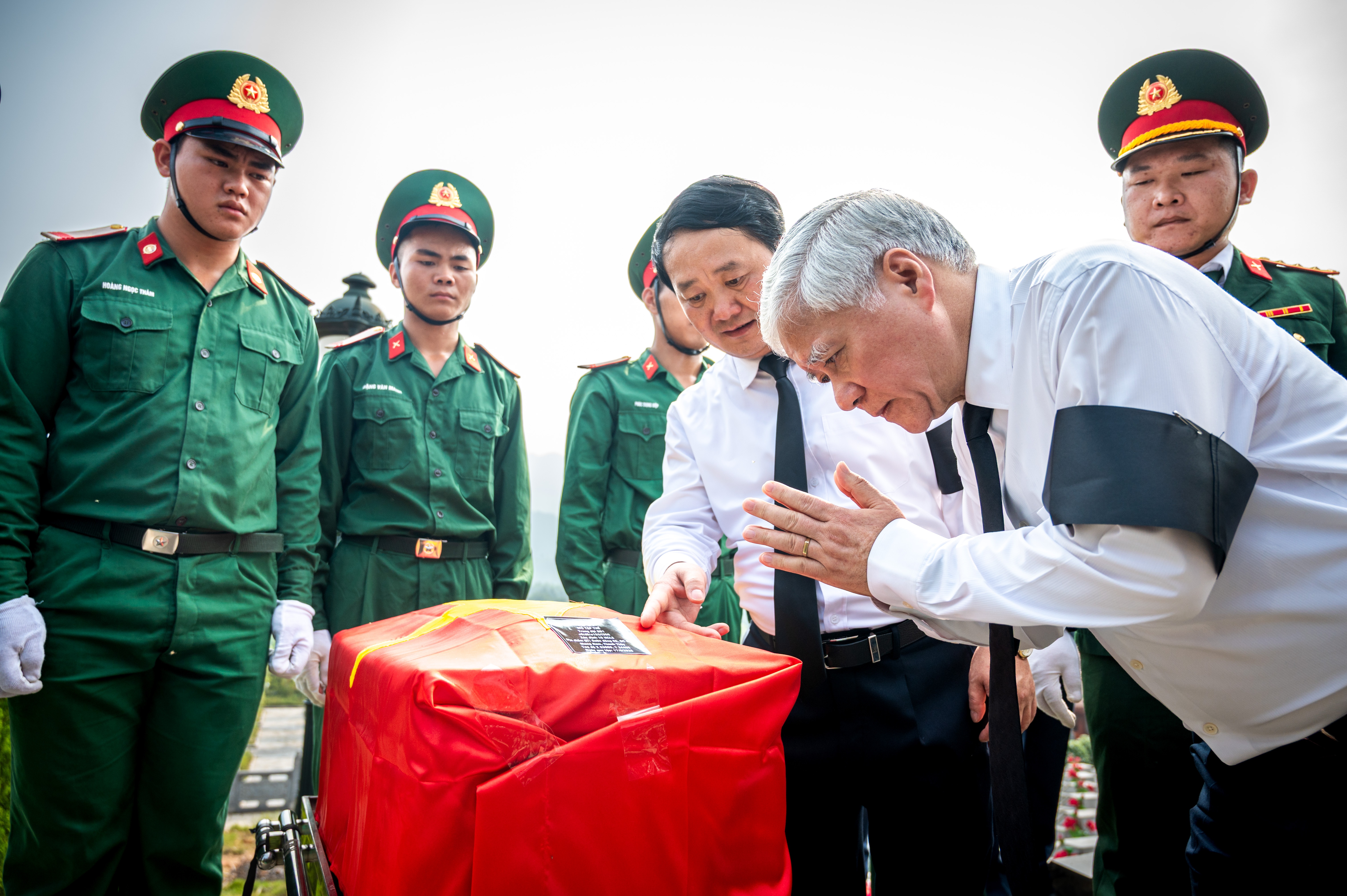 Phút tiễn biệt 93 liệt sĩ về nơi an nghỉ tại Nghĩa trang Vị Xuyên