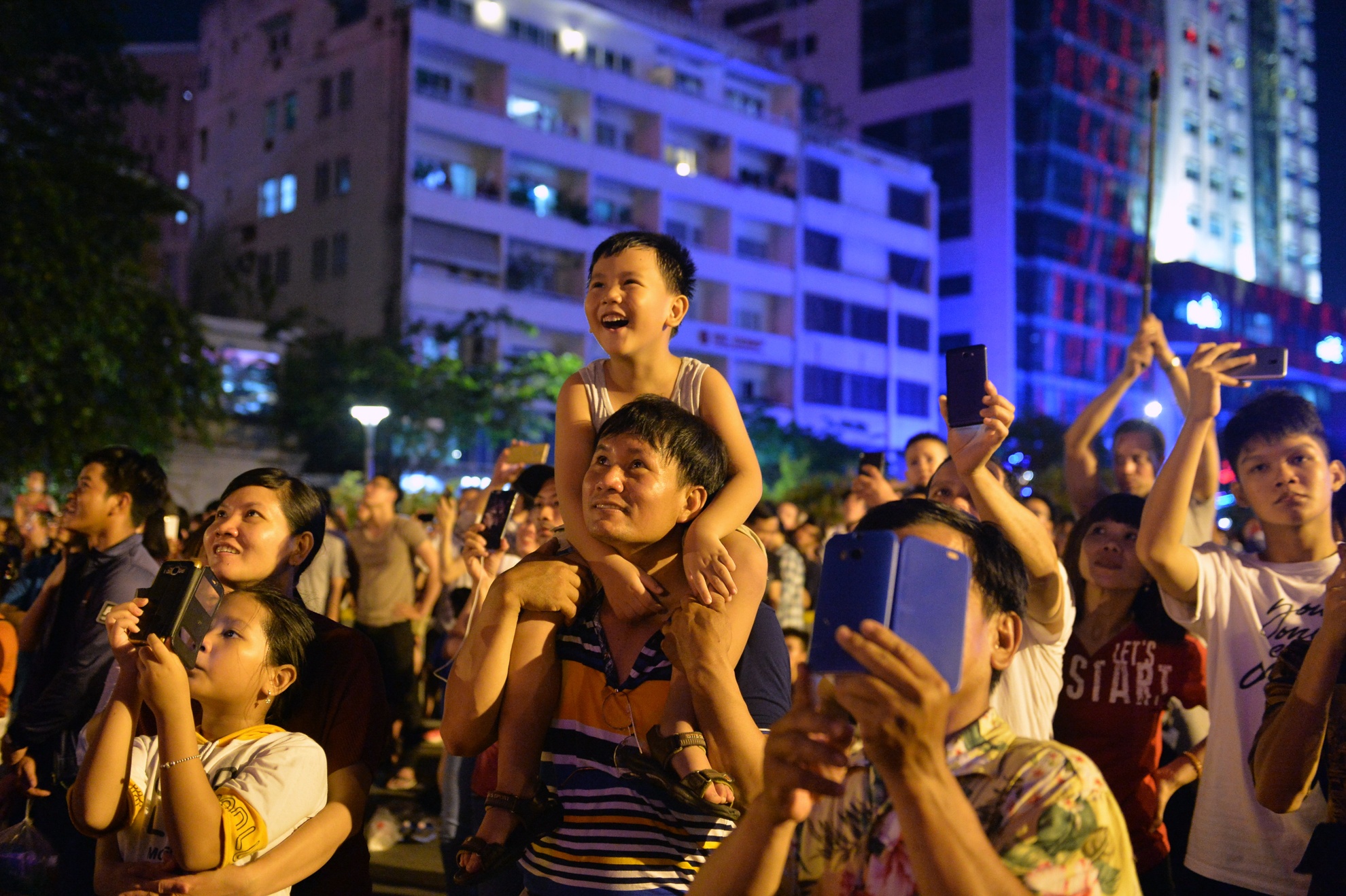 hang nghin nguoi don xem phao hoa o Sai Gon anh 7