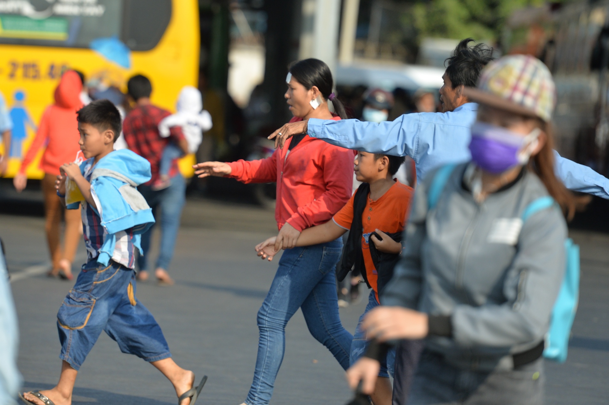 ben xe mien tay,  nghi le,  dong duc anh 3