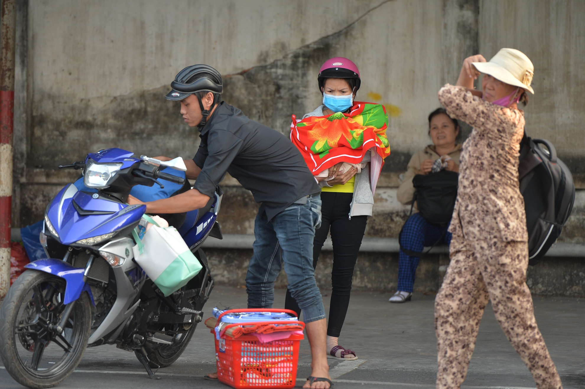 ben xe mien tay,  nghi le,  dong duc anh 7