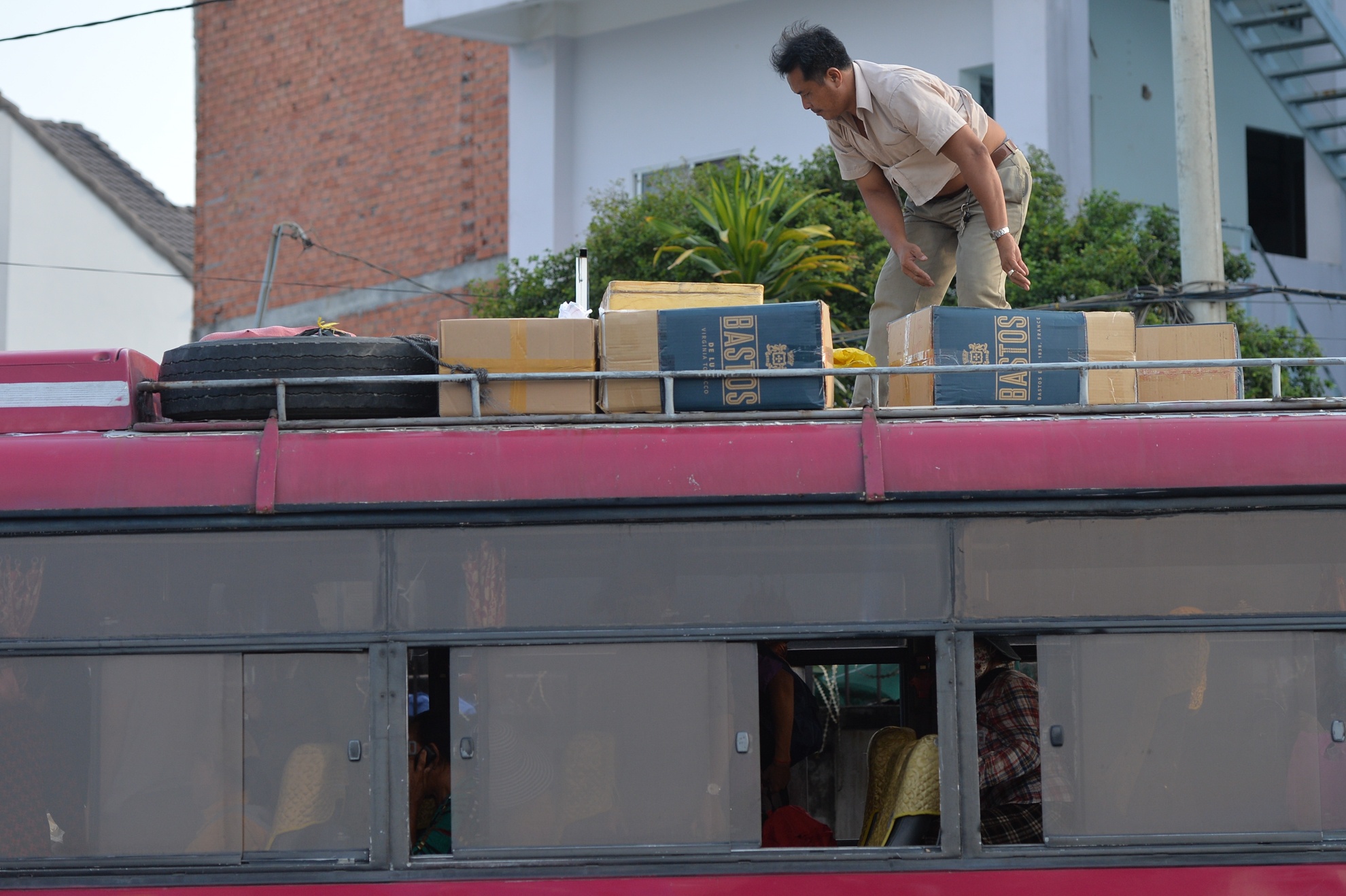ben xe mien tay,  nghi le,  dong duc anh 4