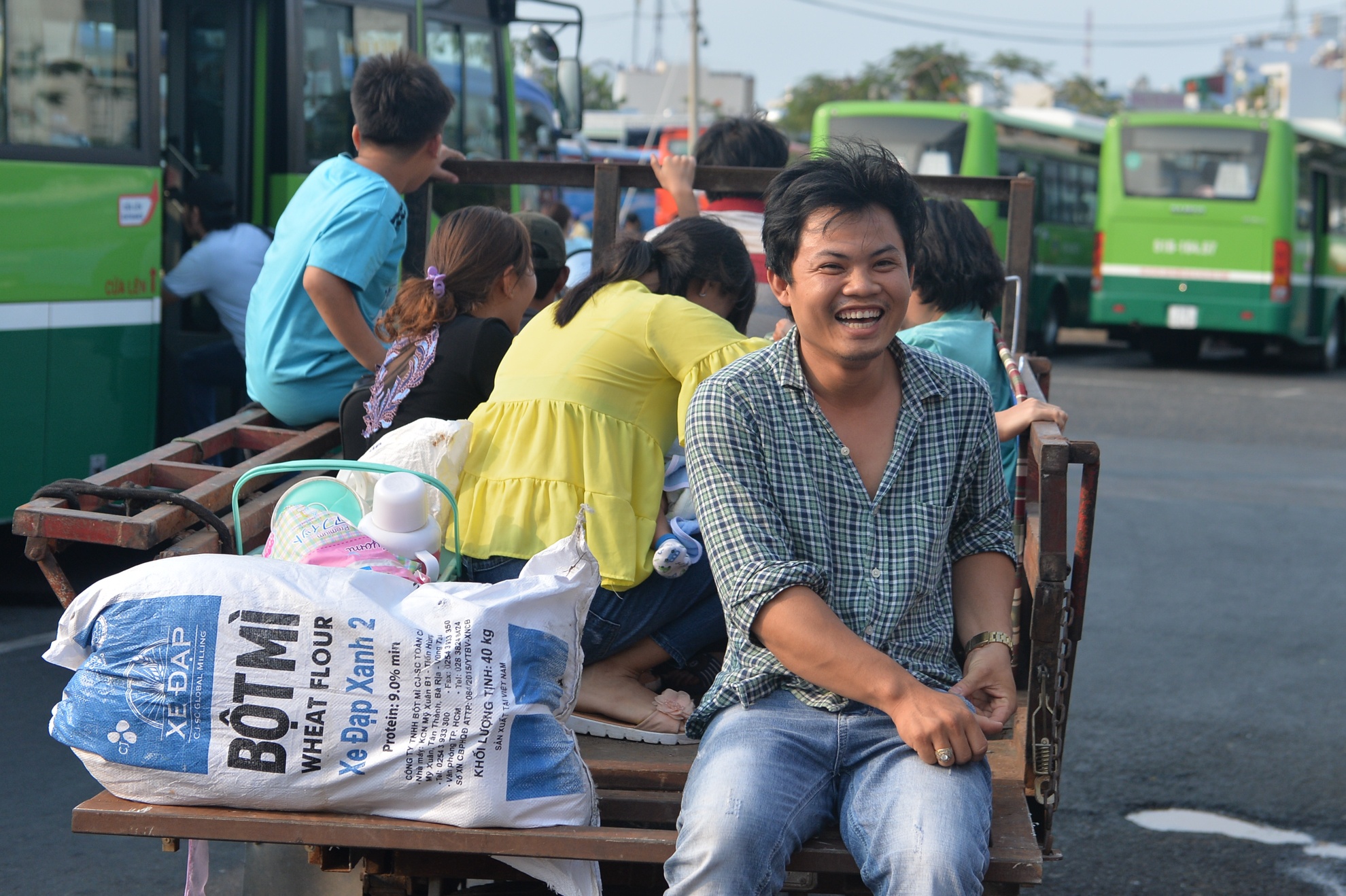 ben xe mien tay,  nghi le,  dong duc anh 2