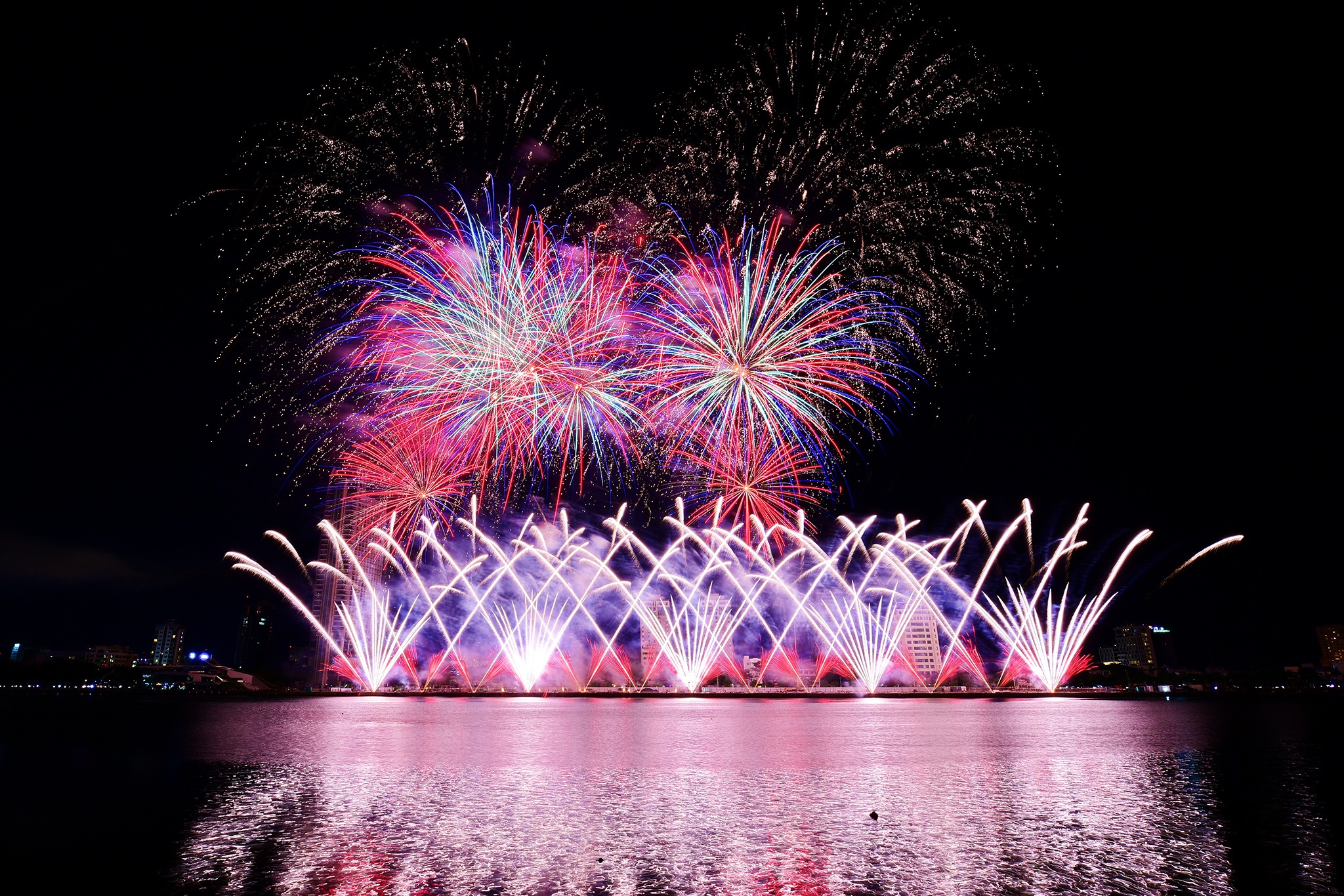 phao hoa Hong Kong va Italy khai hoa anh 1