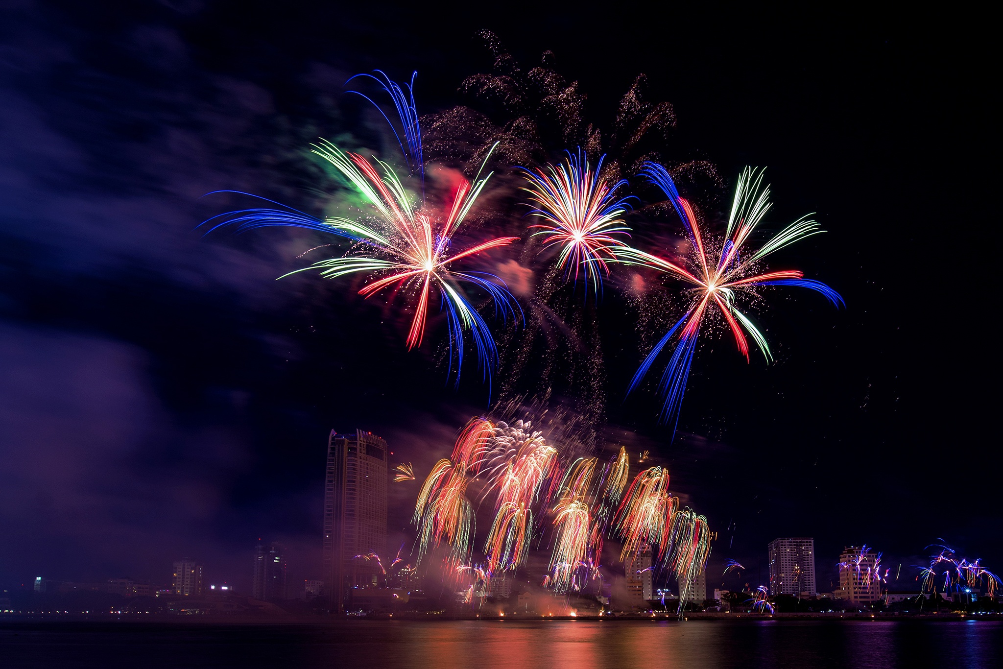 phao hoa Hong Kong va Italy khai hoa anh 2