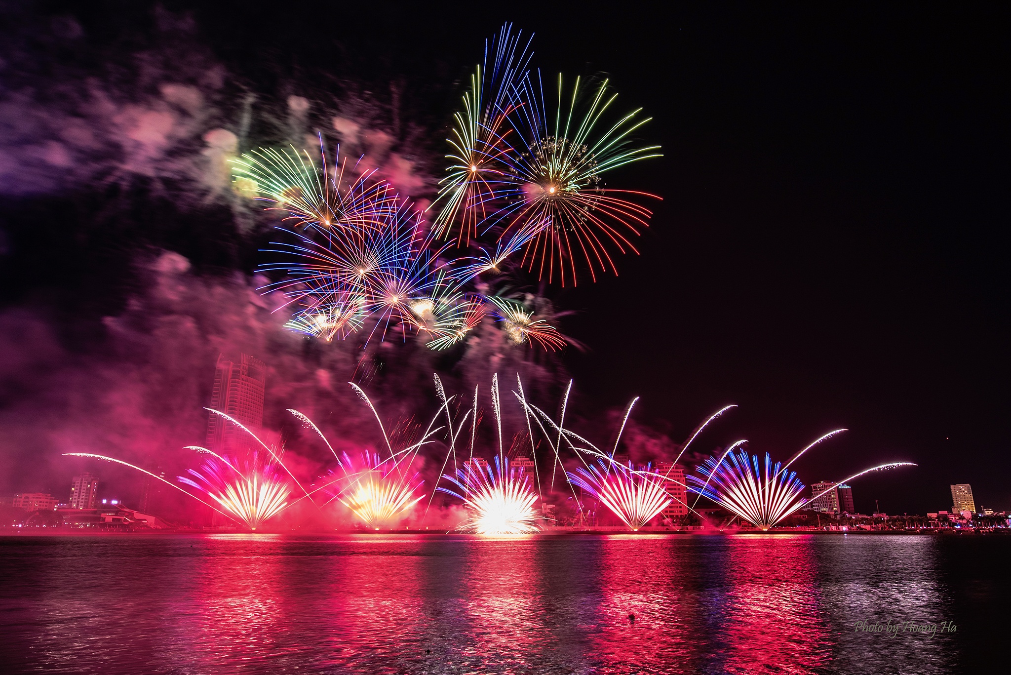 phao hoa Hong Kong va Italy khai hoa anh 4