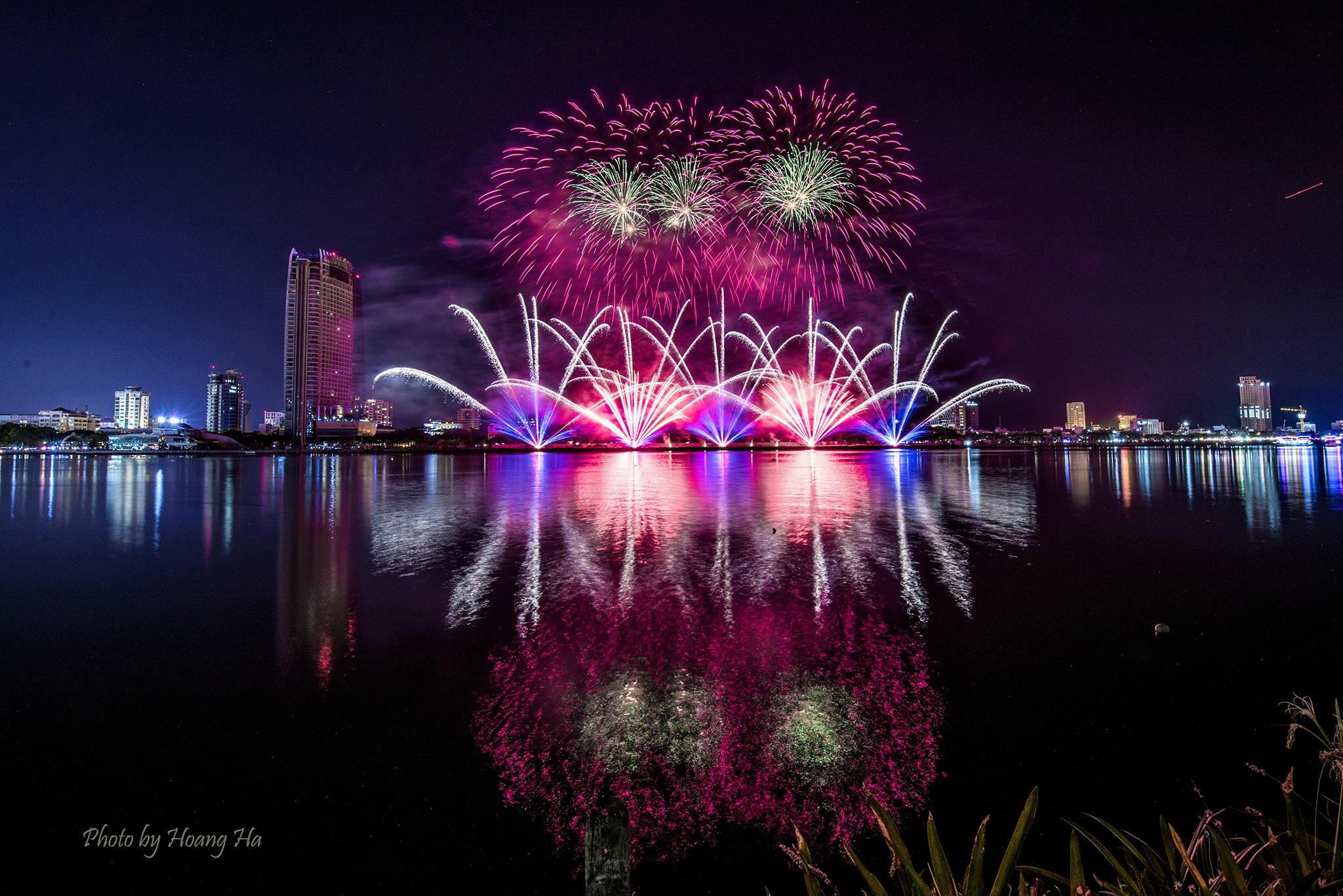 phao hoa Hong Kong va Italy khai hoa anh 10