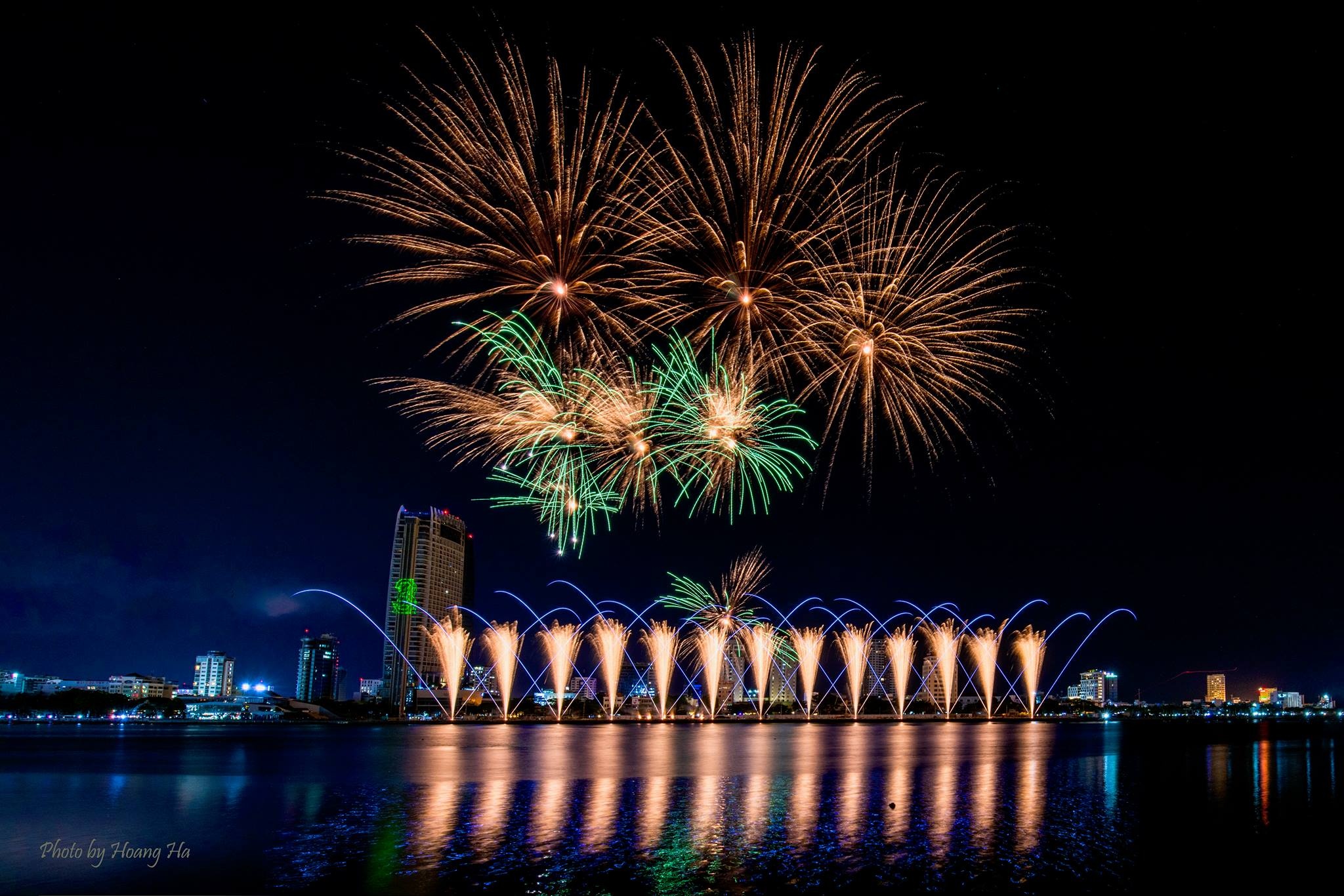 phao hoa Hong Kong va Italy khai hoa anh 6