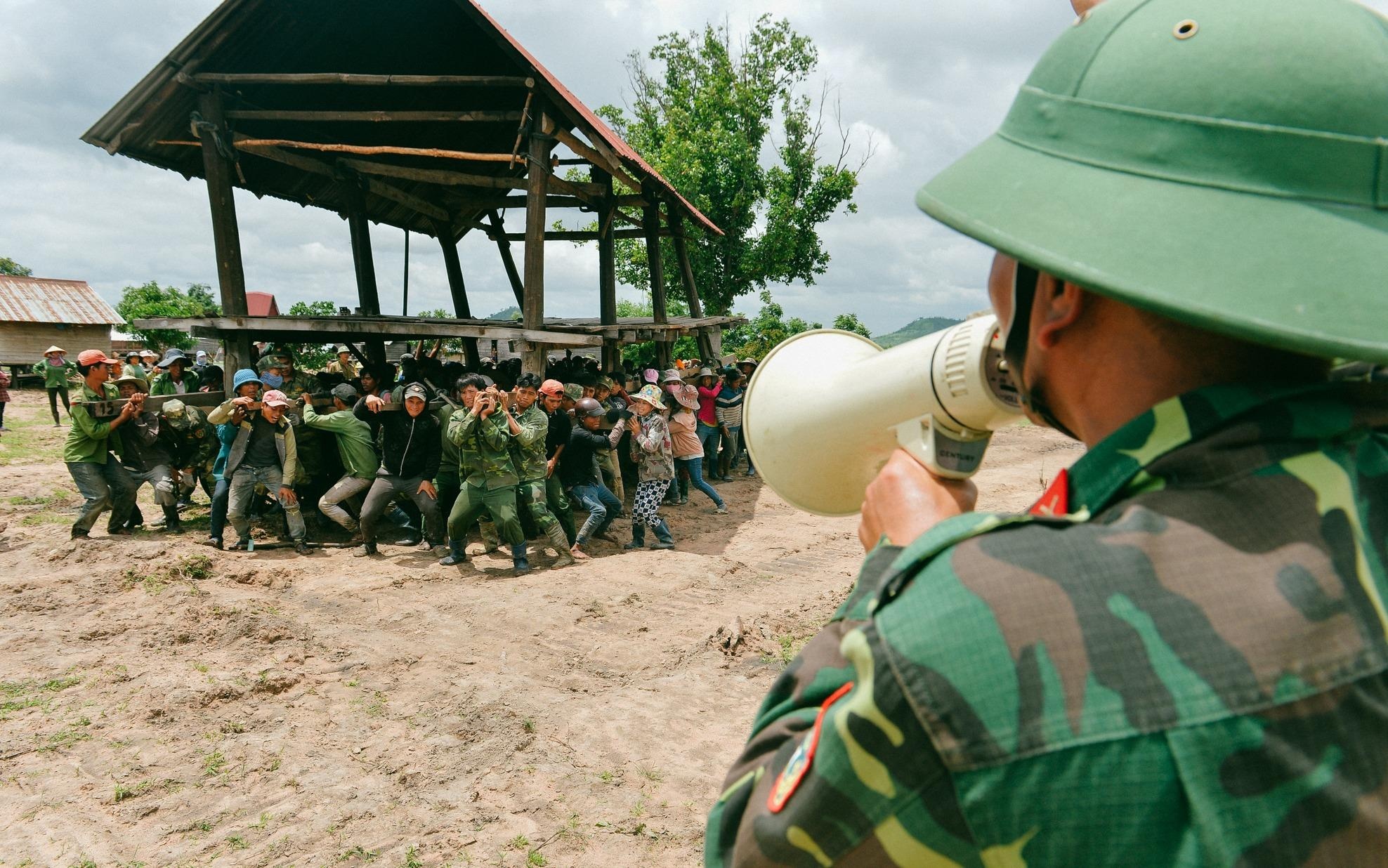 Chuyen 50 anh linh 'cong' ca ban lang o Tay Nguyen hinh anh