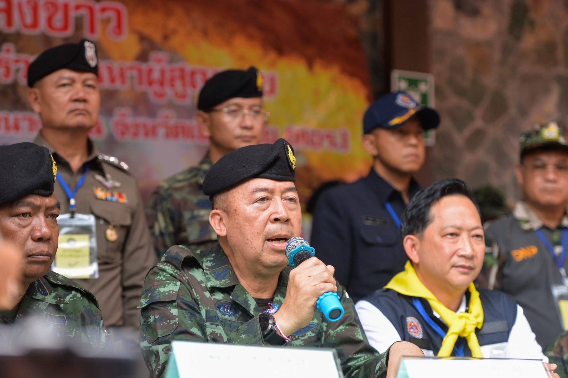 Đội bóng Thái mất tích ảnh 19 Doi bong Thai mat tich anh 19