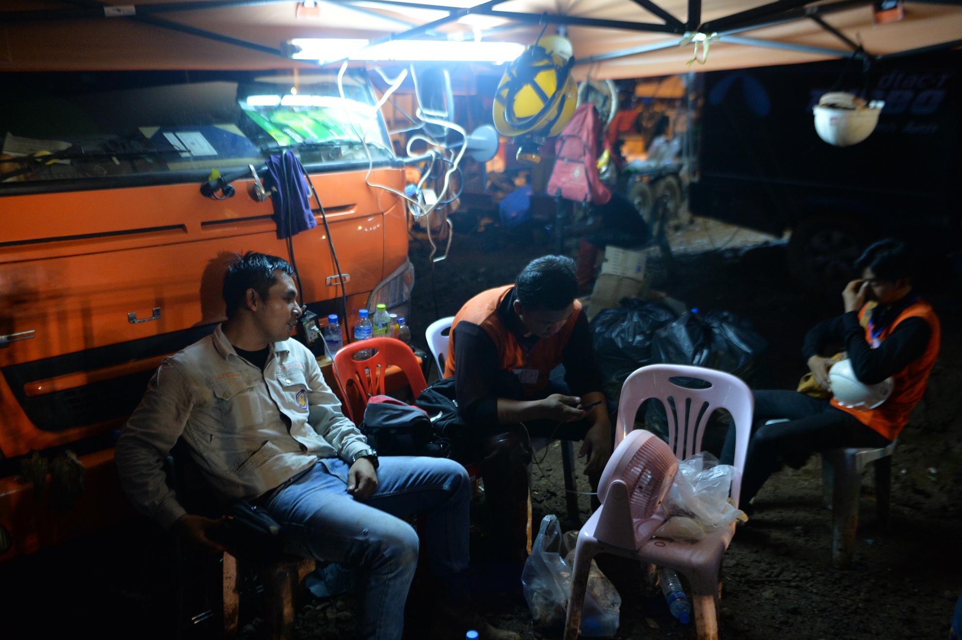 doi bong Thai Lan ket trong hang dong anh 1