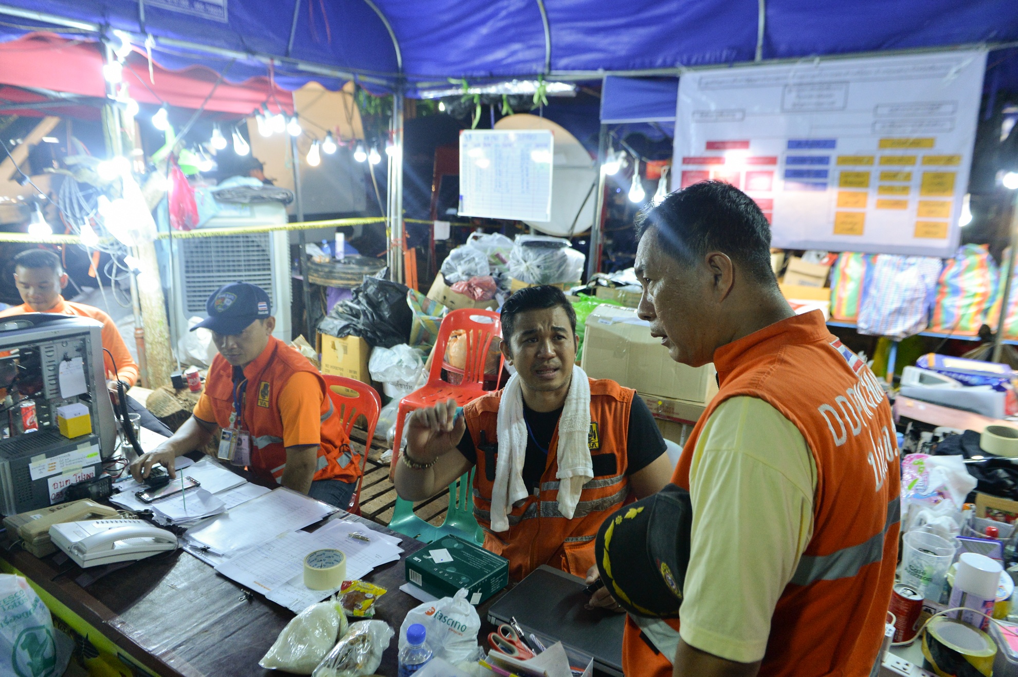 doi bong Thai Lan ket trong hang dong anh 5