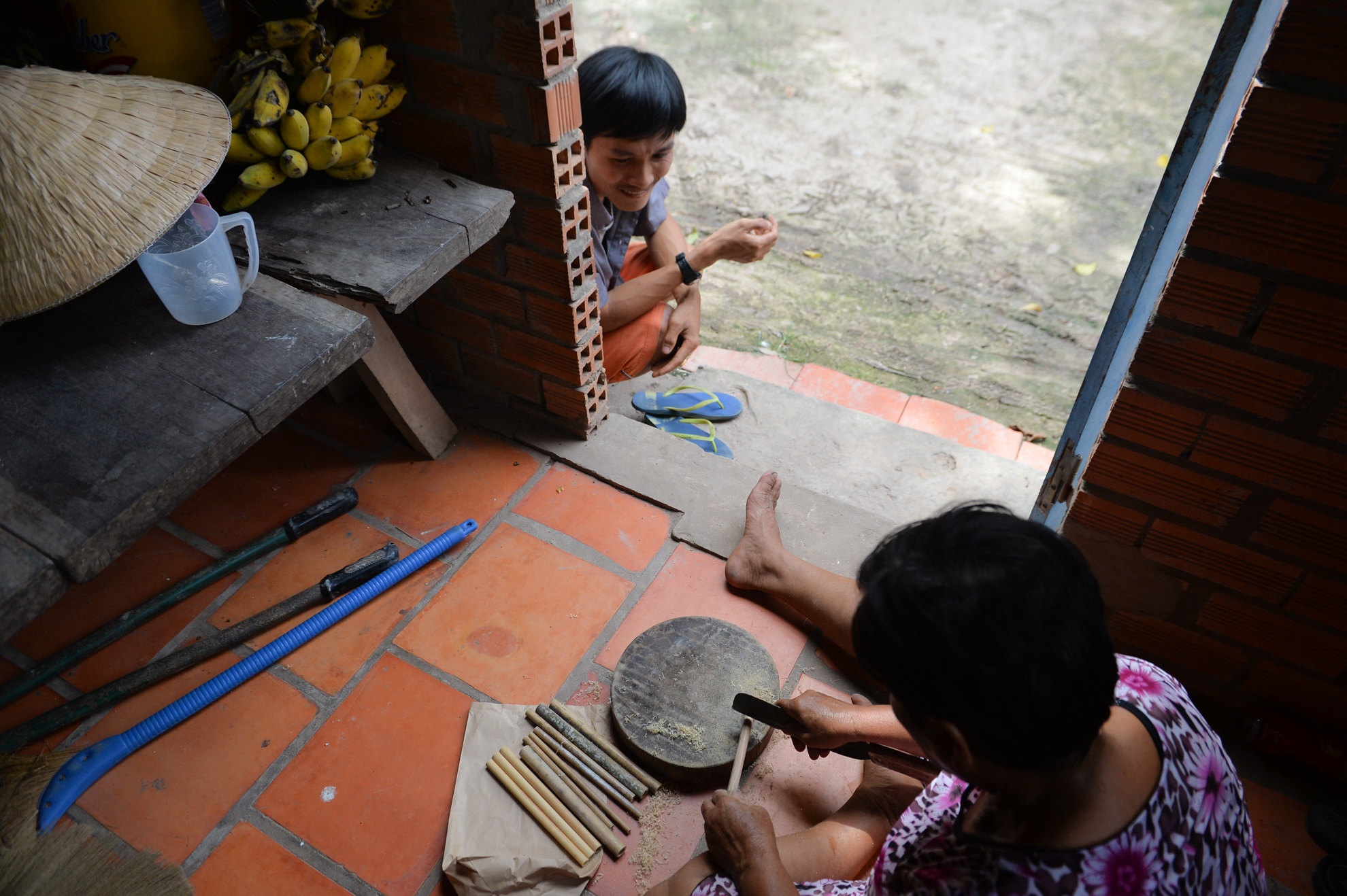 chang trai san xuat ong hut tu thien nhien anh 15