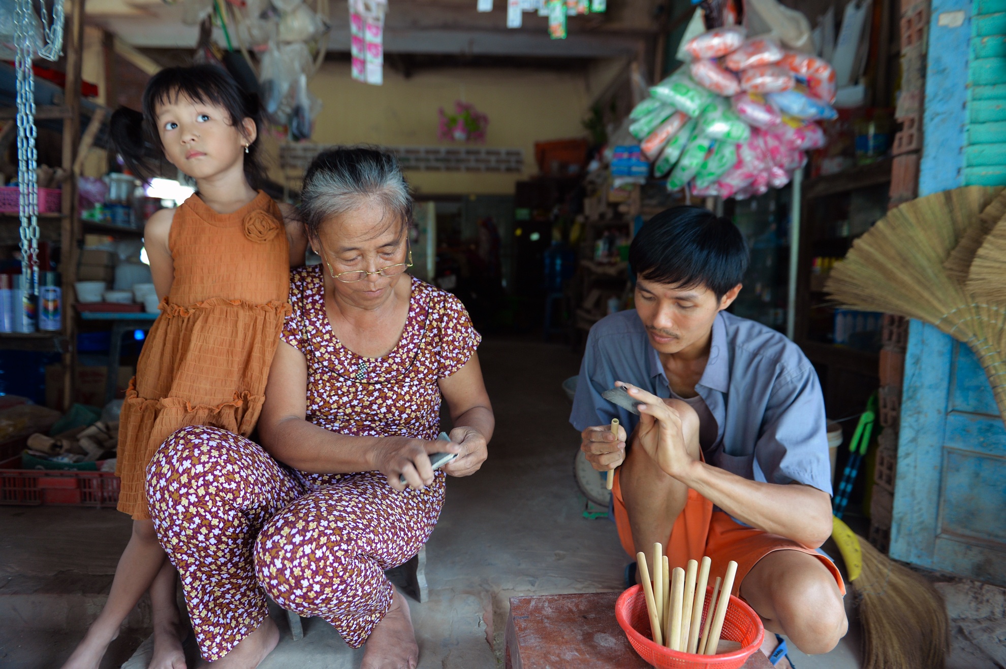 chang trai san xuat ong hut tu thien nhien anh 14