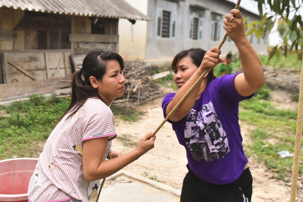 Mo hoi, nuoc mat cua nhung co giao cong chu len 'cong troi' hinh anh