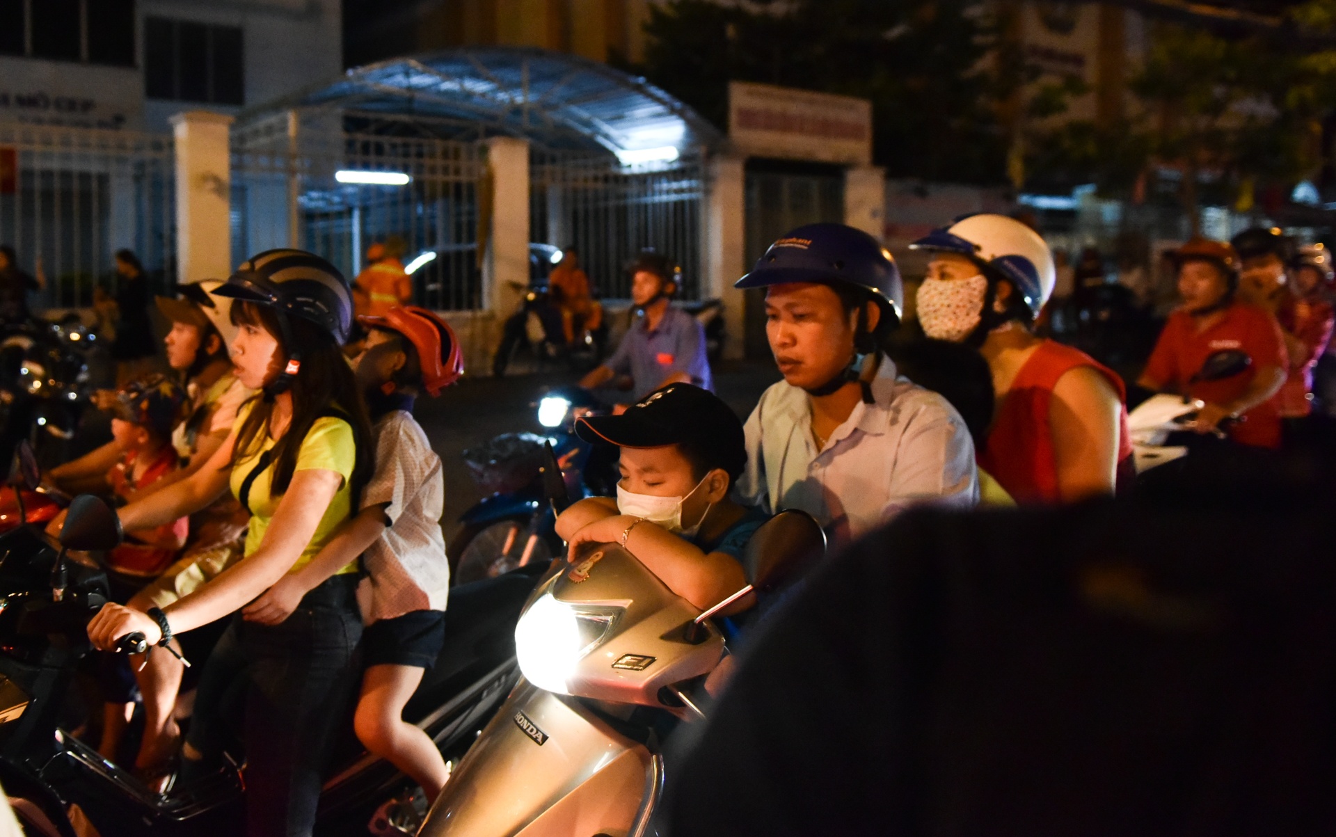 Ket xe o Sai Gon anh 10