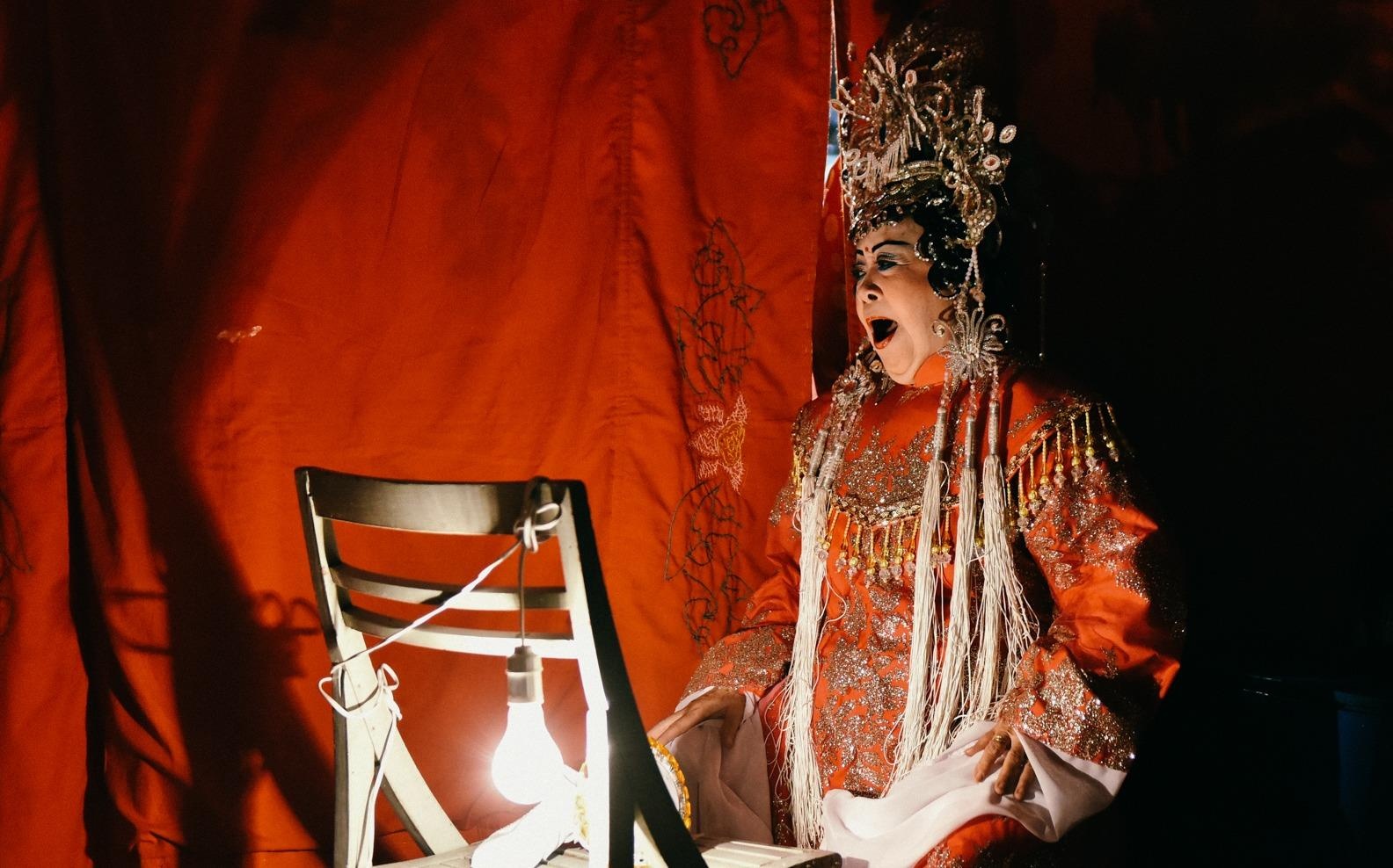 Thuc trang dem xem le xay chau doc dao o Sai Gon hinh anh