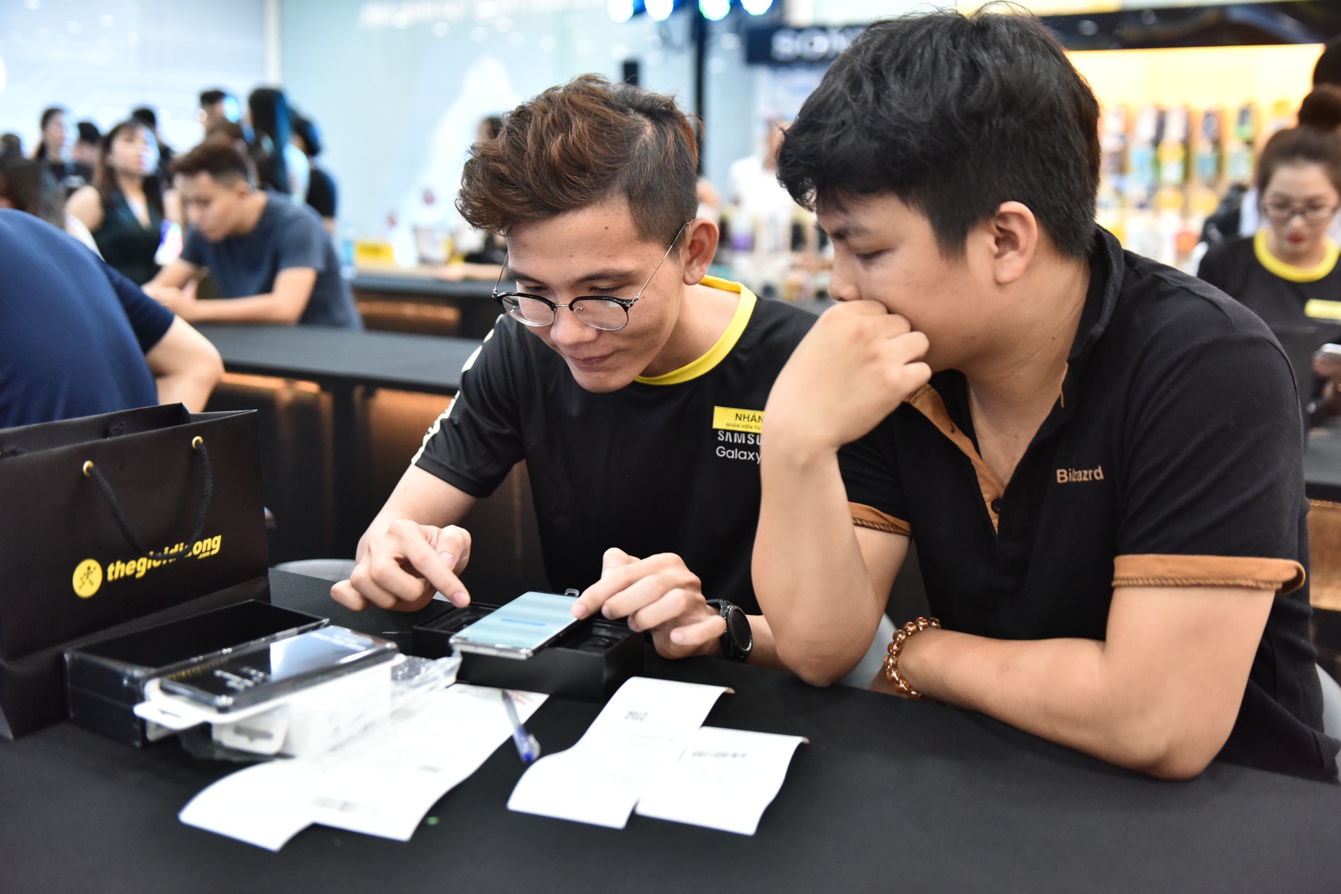 TGDD mo ban Galaxy S10 cho hon 11.000 khach hang hinh anh