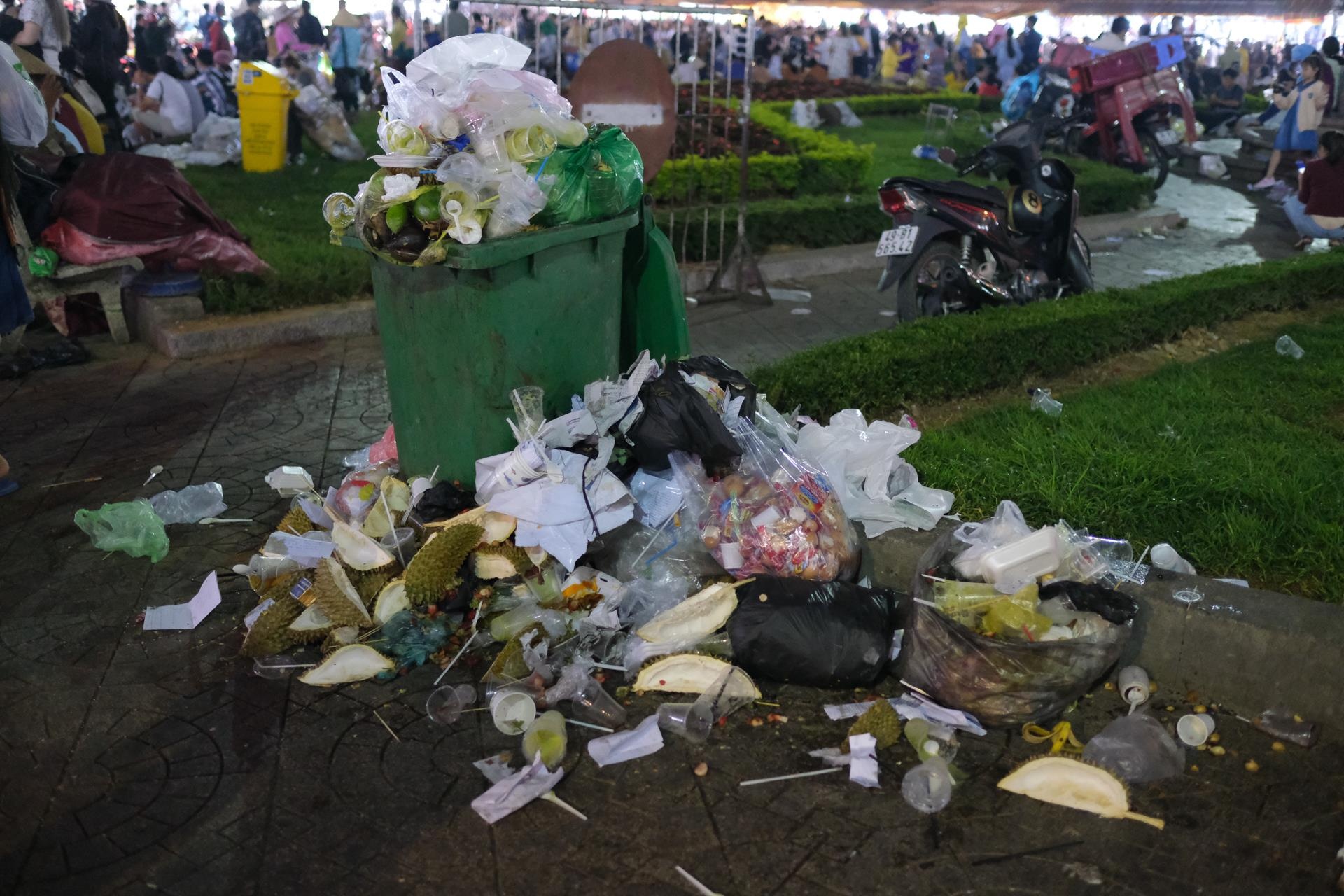 Khach du lich do len Da Lat dip le anh 11