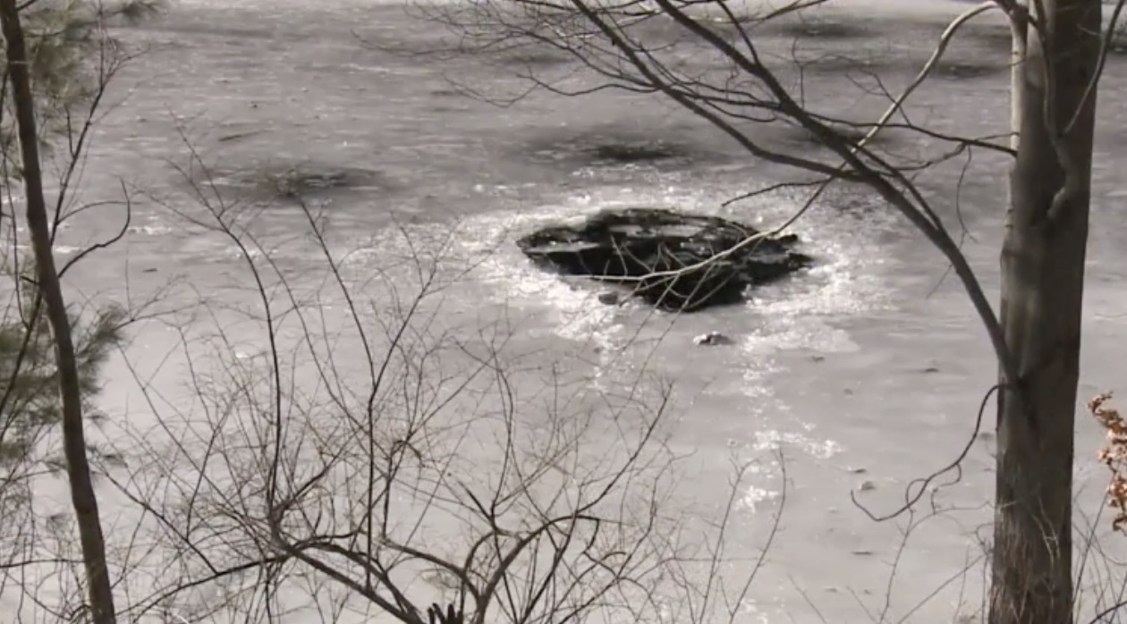 Roi xuong ho bang lanh cong, nguoi dan ong duoc cuu nho Apple Watch hinh anh