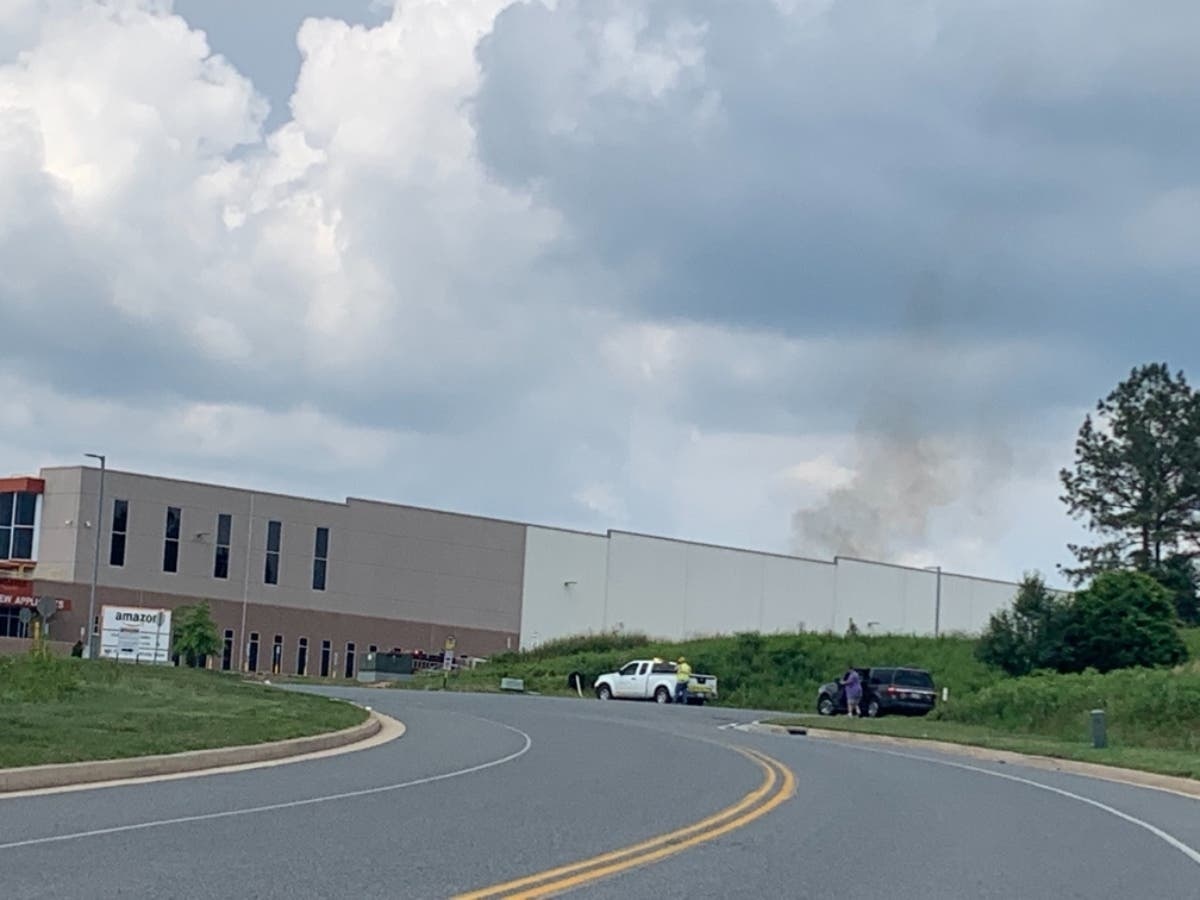 Nha kho Amazon chay anh 1