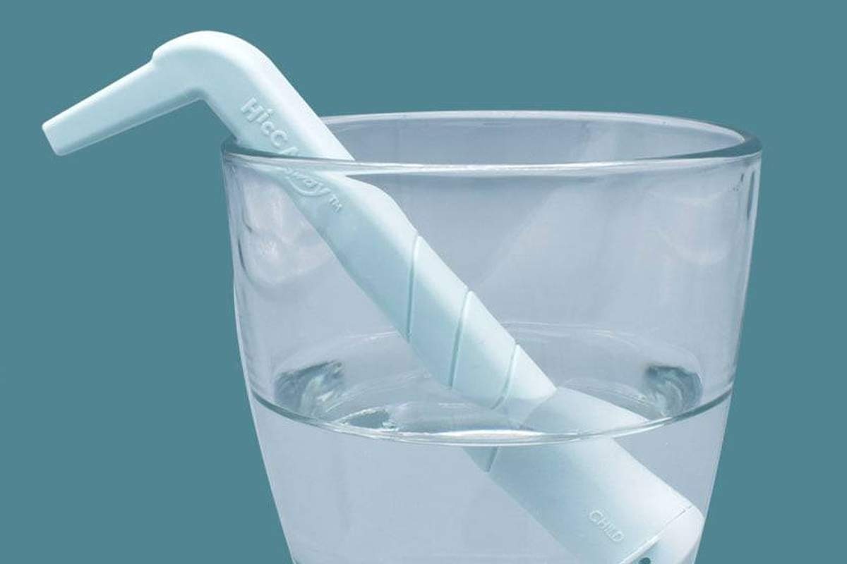 Ong hut giup chua nac cut sau vai phut hinh anh