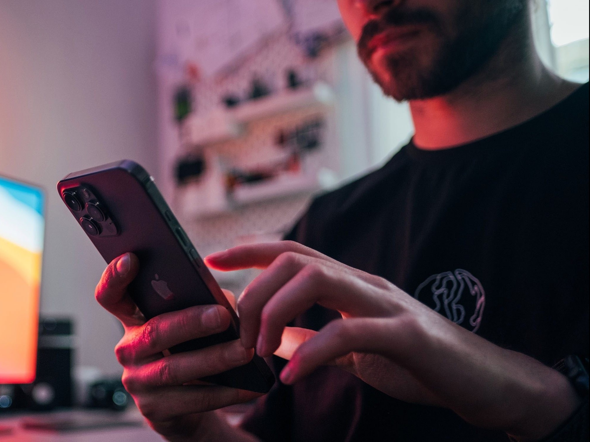 Thu doan hack iPhone khien Apple bo tay hinh anh