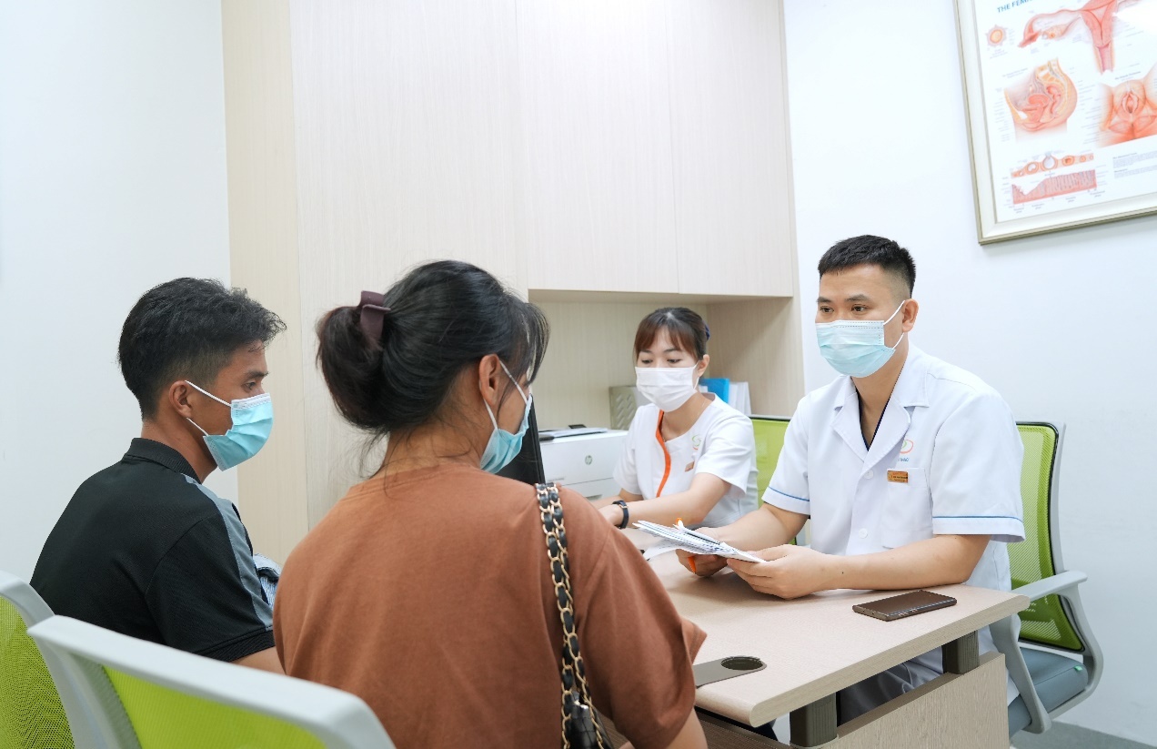 Do tuoi vo sinh hiem muon o cac cap vo chong Viet dang tre hoa hinh anh