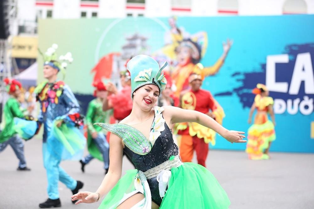 Video - Gan 100 nghe si trong va ngoai nuoc tham gia carnival Ha Noi hinh anh